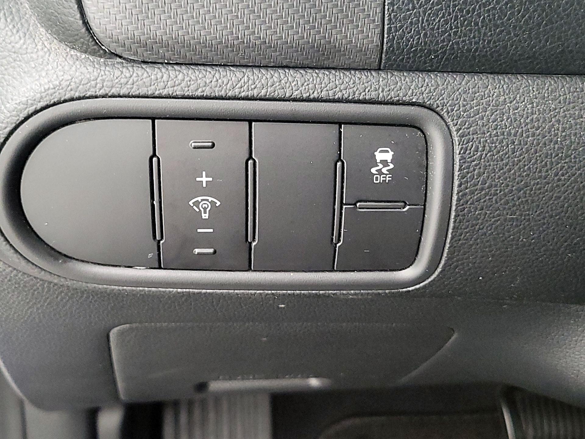 Thumbnail: 2018 Kia Forte - 13