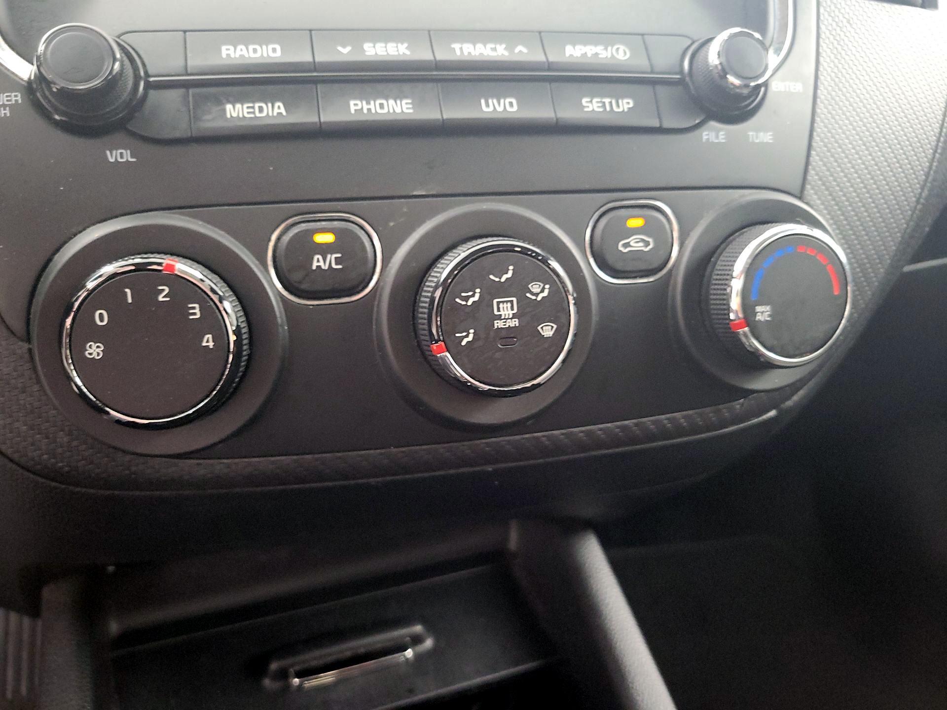 Thumbnail: 2018 Kia Forte - 16