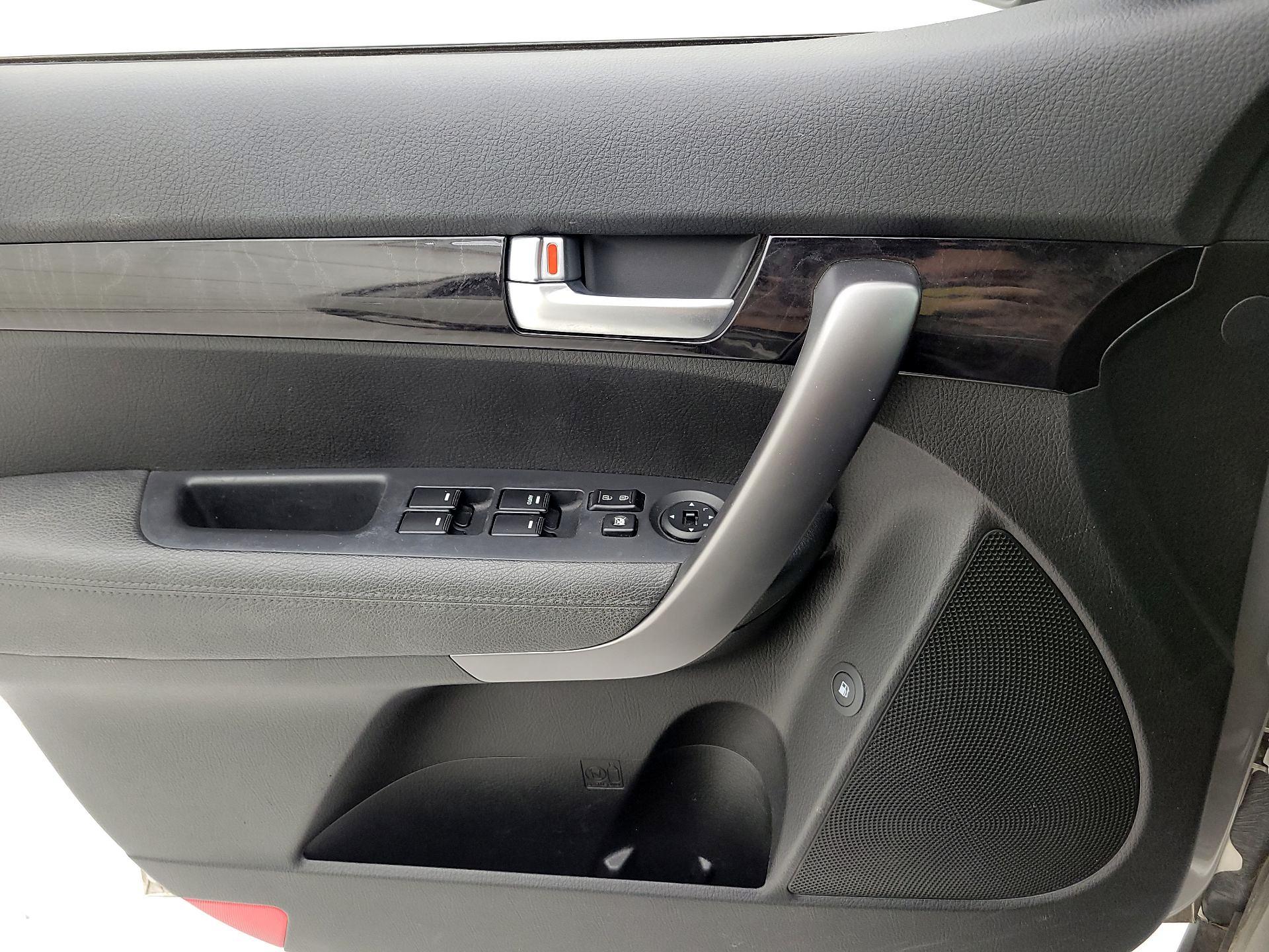 Thumbnail: 2014 Kia Sorento - 12