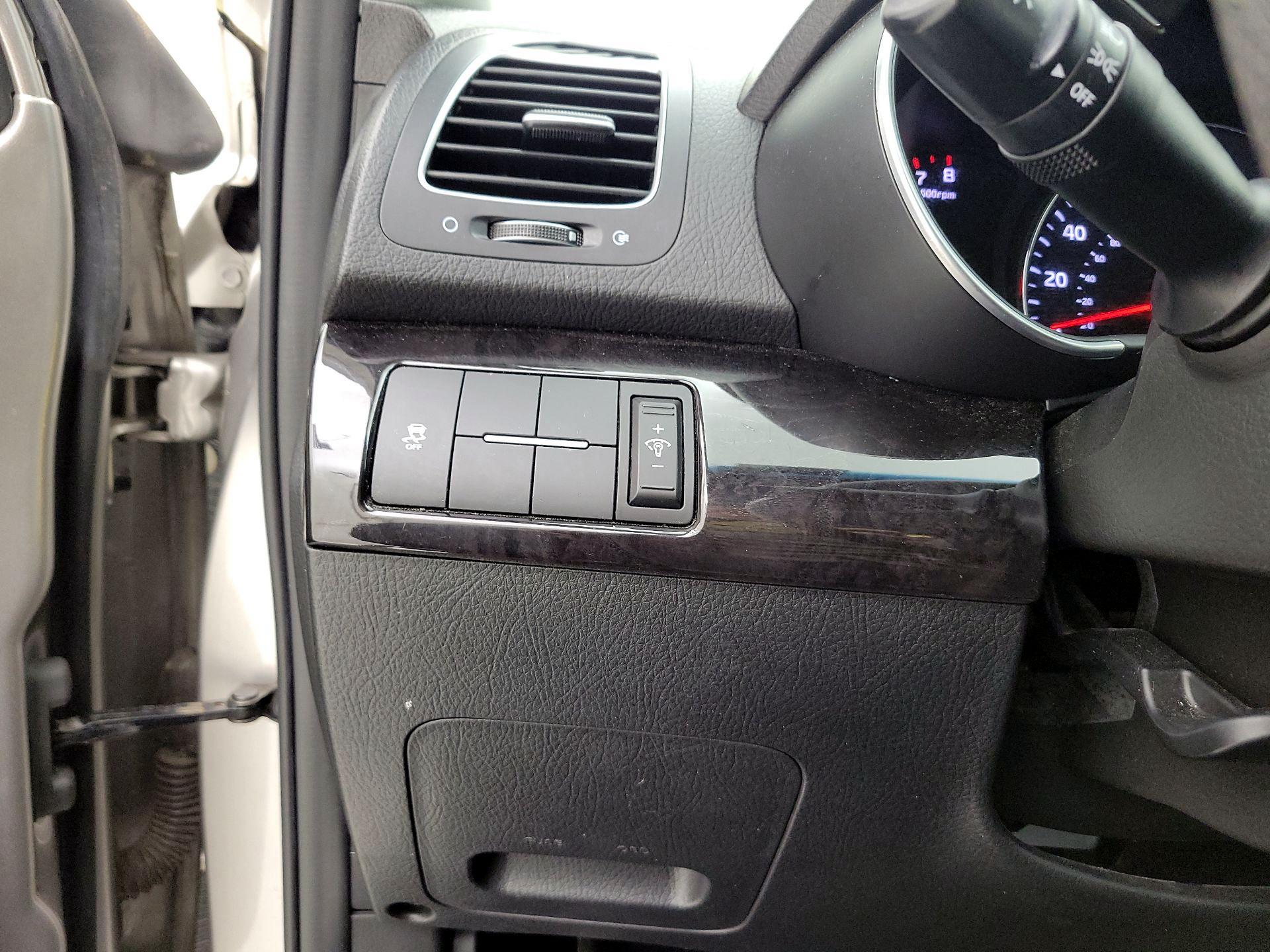 Thumbnail: 2014 Kia Sorento - 13