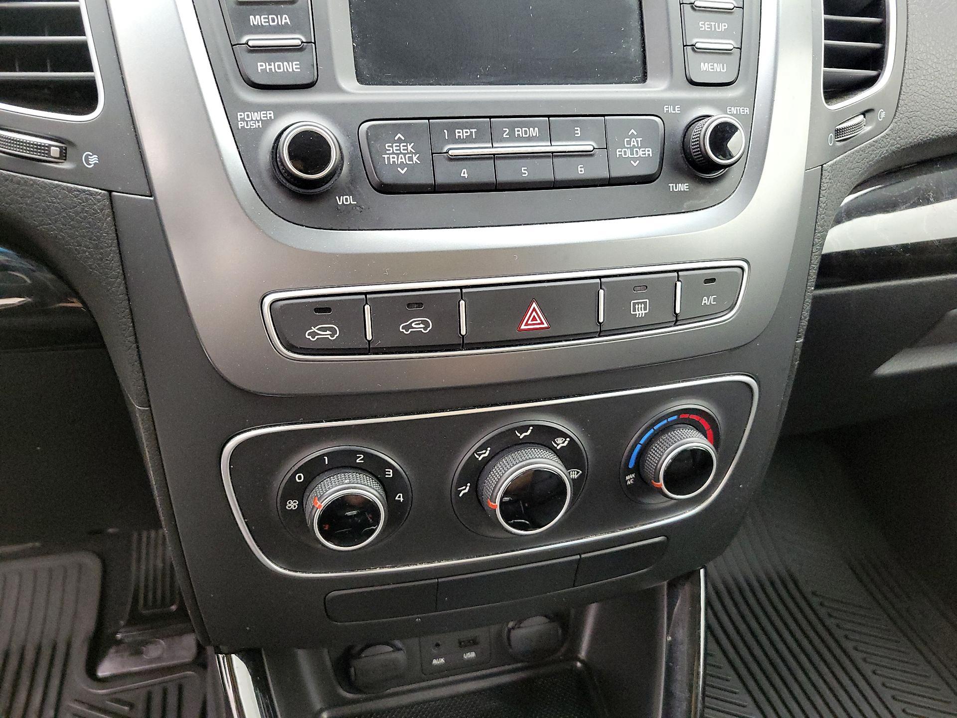 Thumbnail: 2014 Kia Sorento - 15