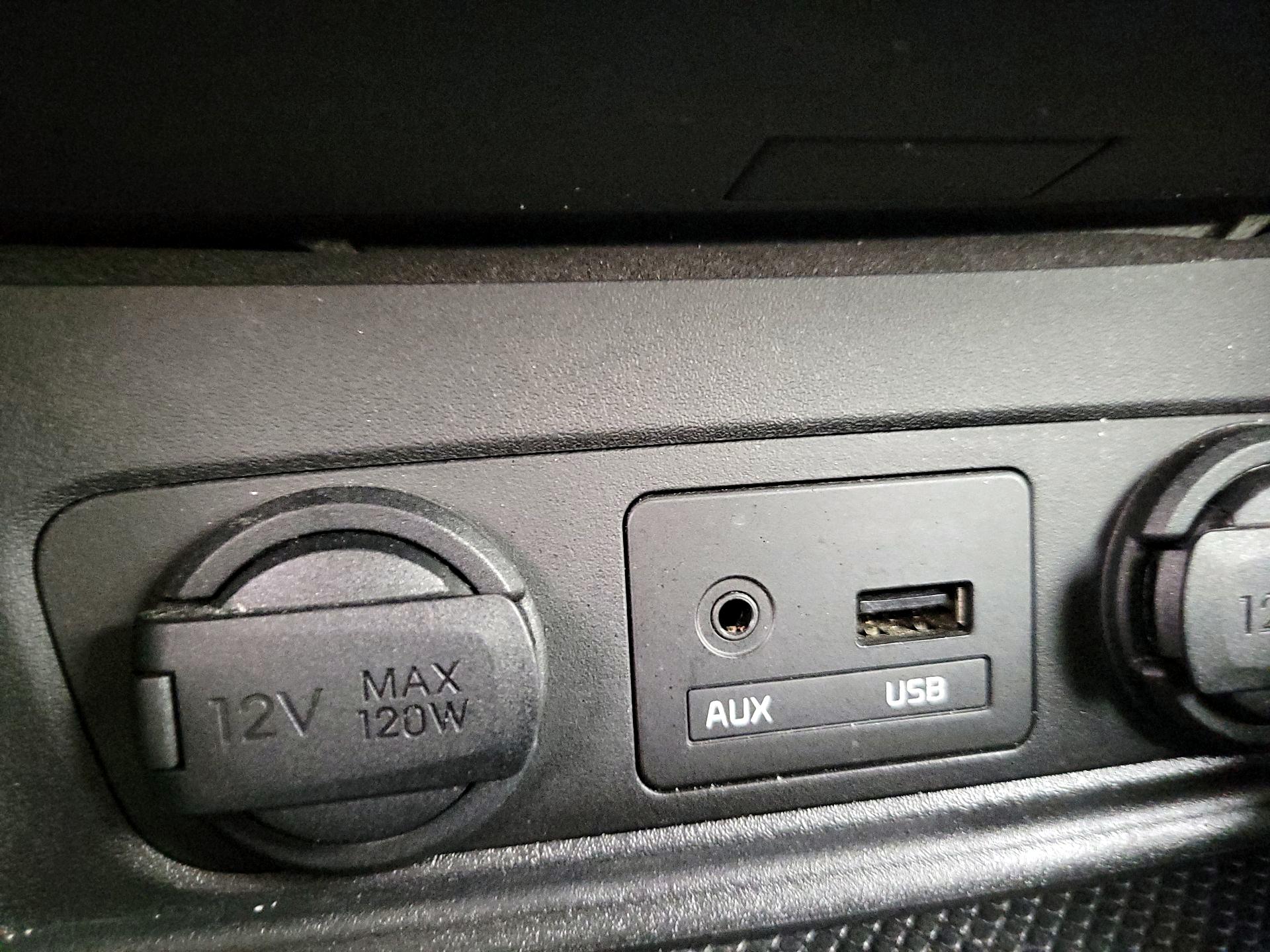 Thumbnail: 2014 Kia Sorento - 17