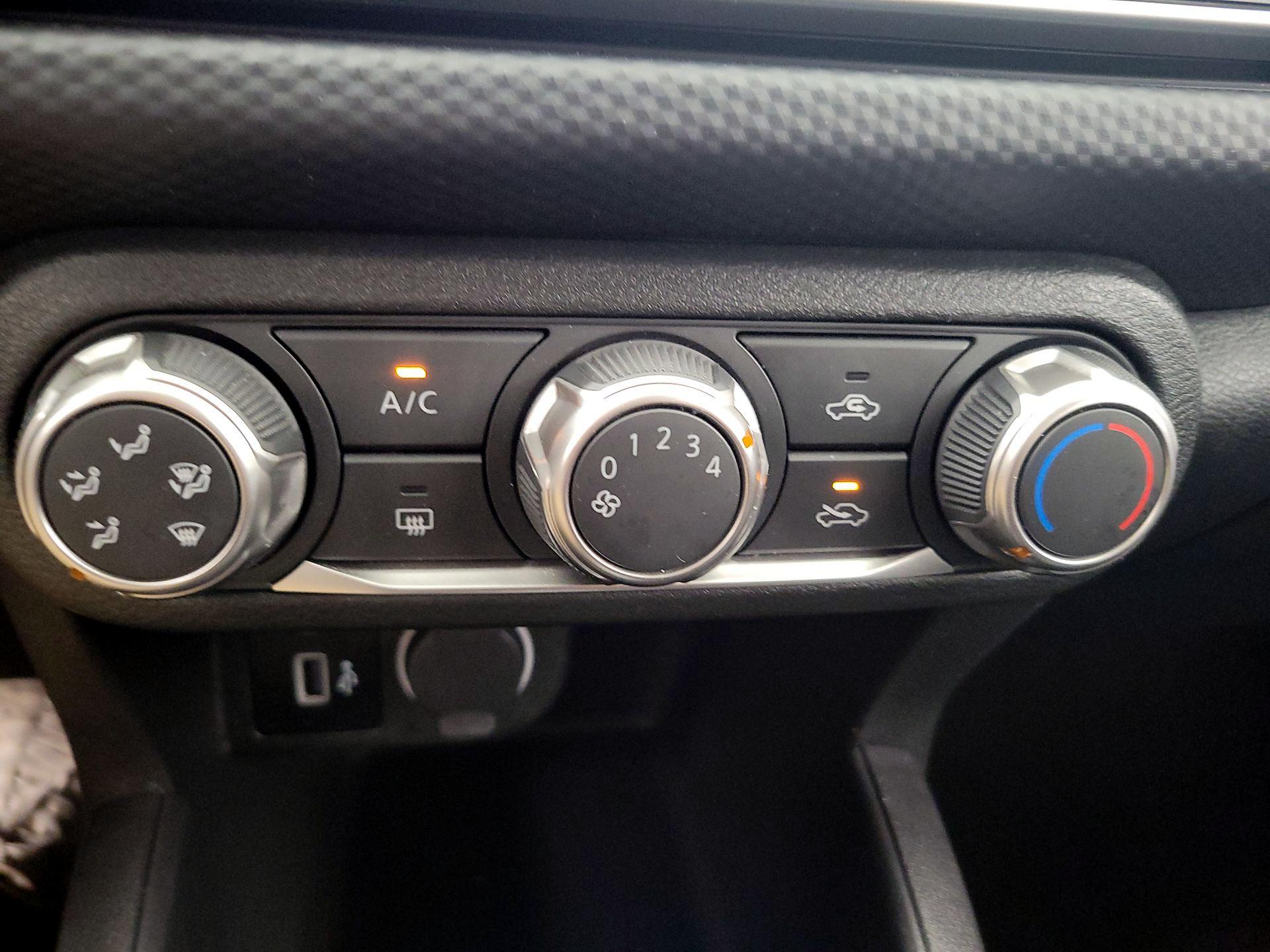 Thumbnail: 2023 Nissan Kicks - 16