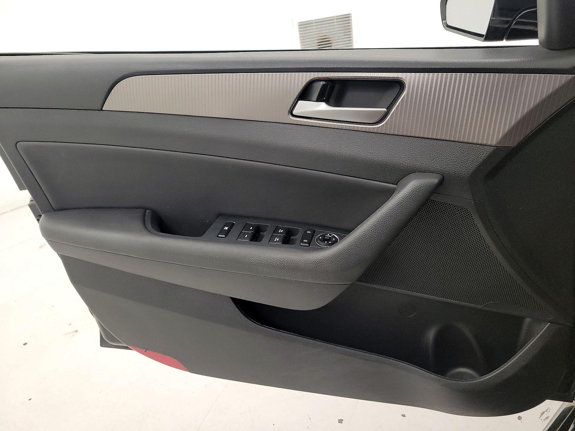 Thumbnail: 2019 Hyundai Sonata - 10