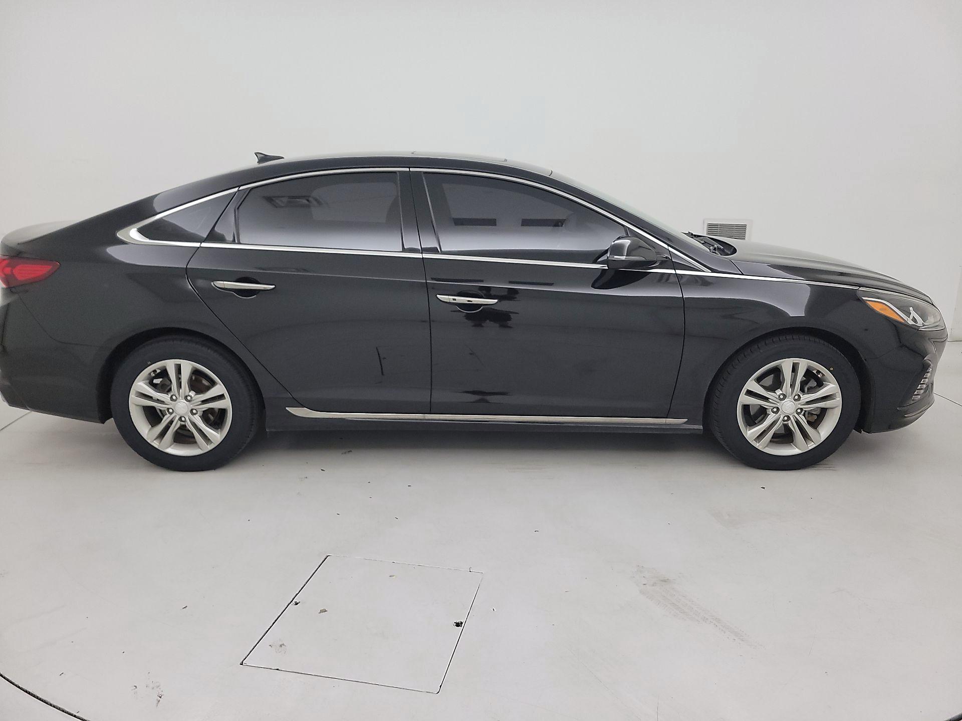 Thumbnail: 2019 Hyundai Sonata - 4