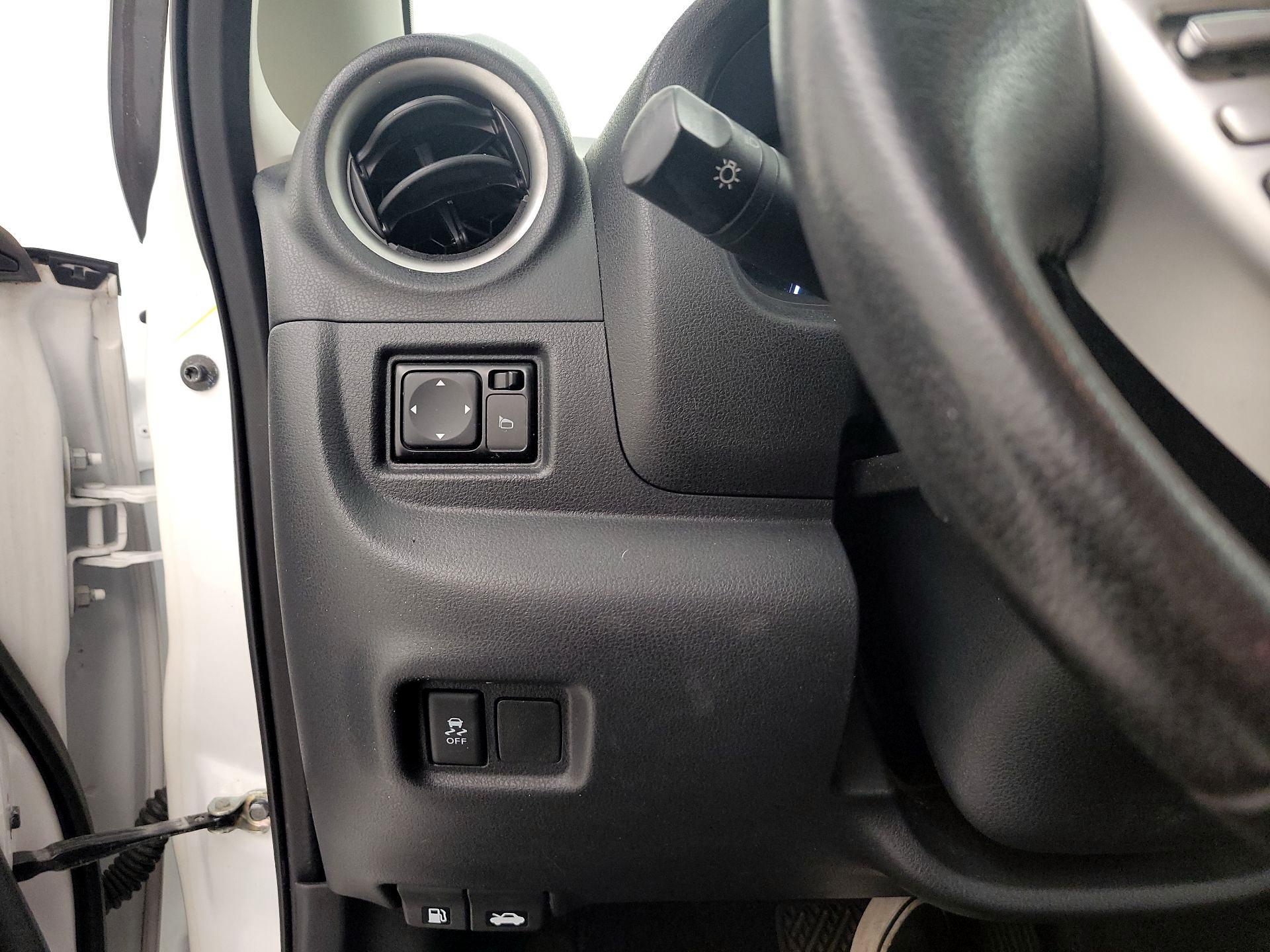 Thumbnail: 2017 Nissan Versa Note - 13