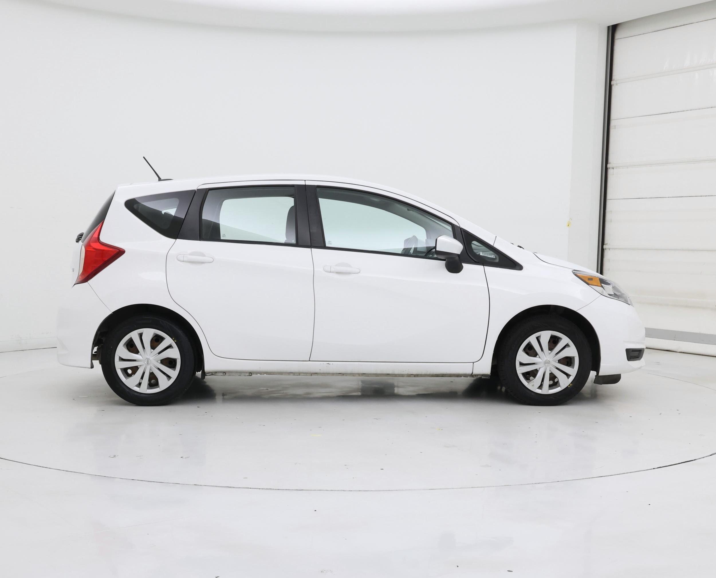 Thumbnail: 2017 Nissan Versa Note - 7