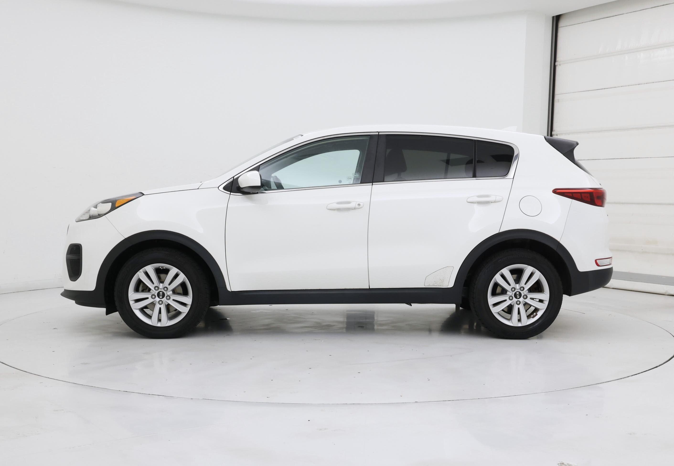 Thumbnail: 2017 Kia Sportage - 3