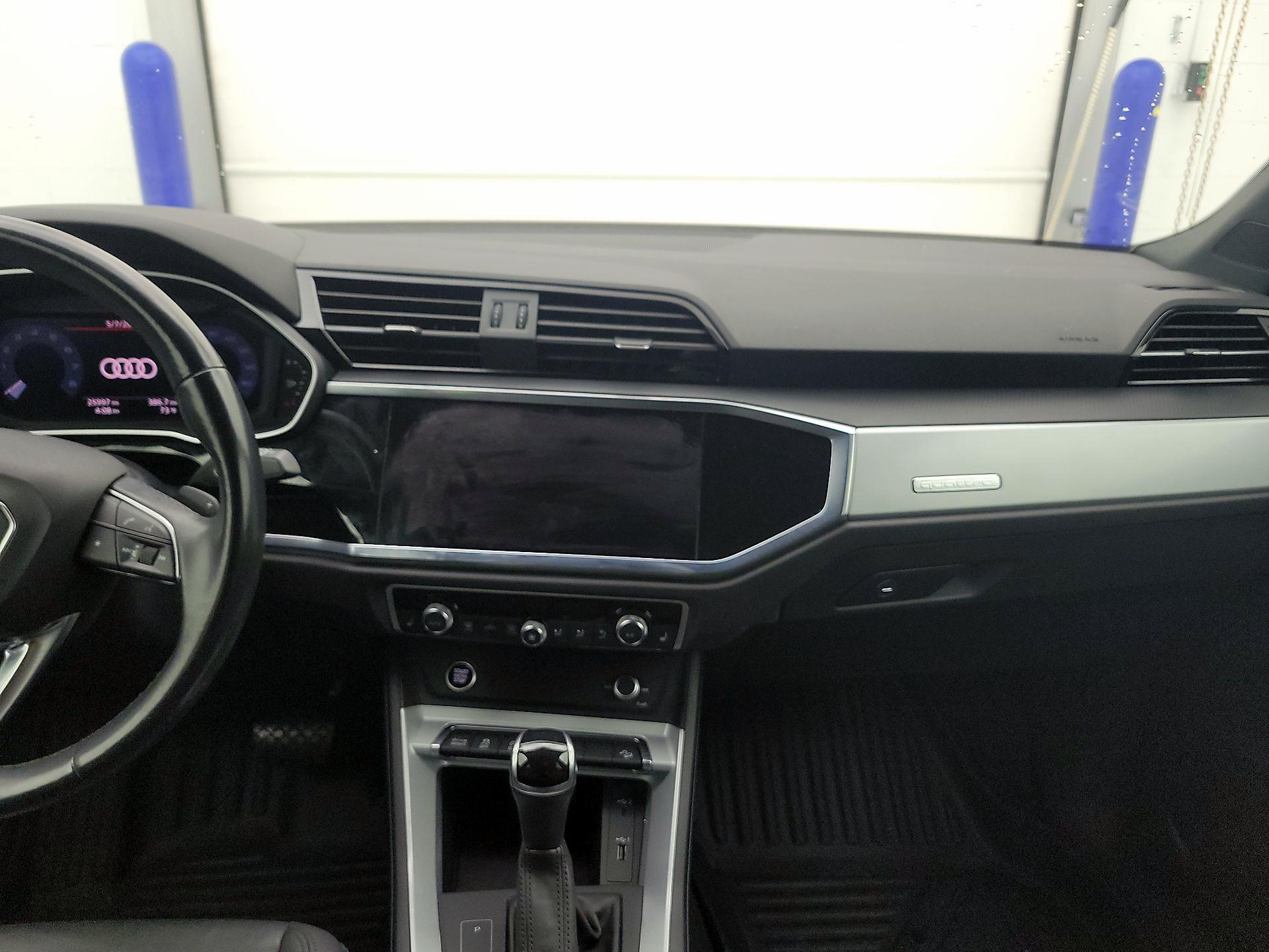 Thumbnail: 2021 Audi Q3 - 9