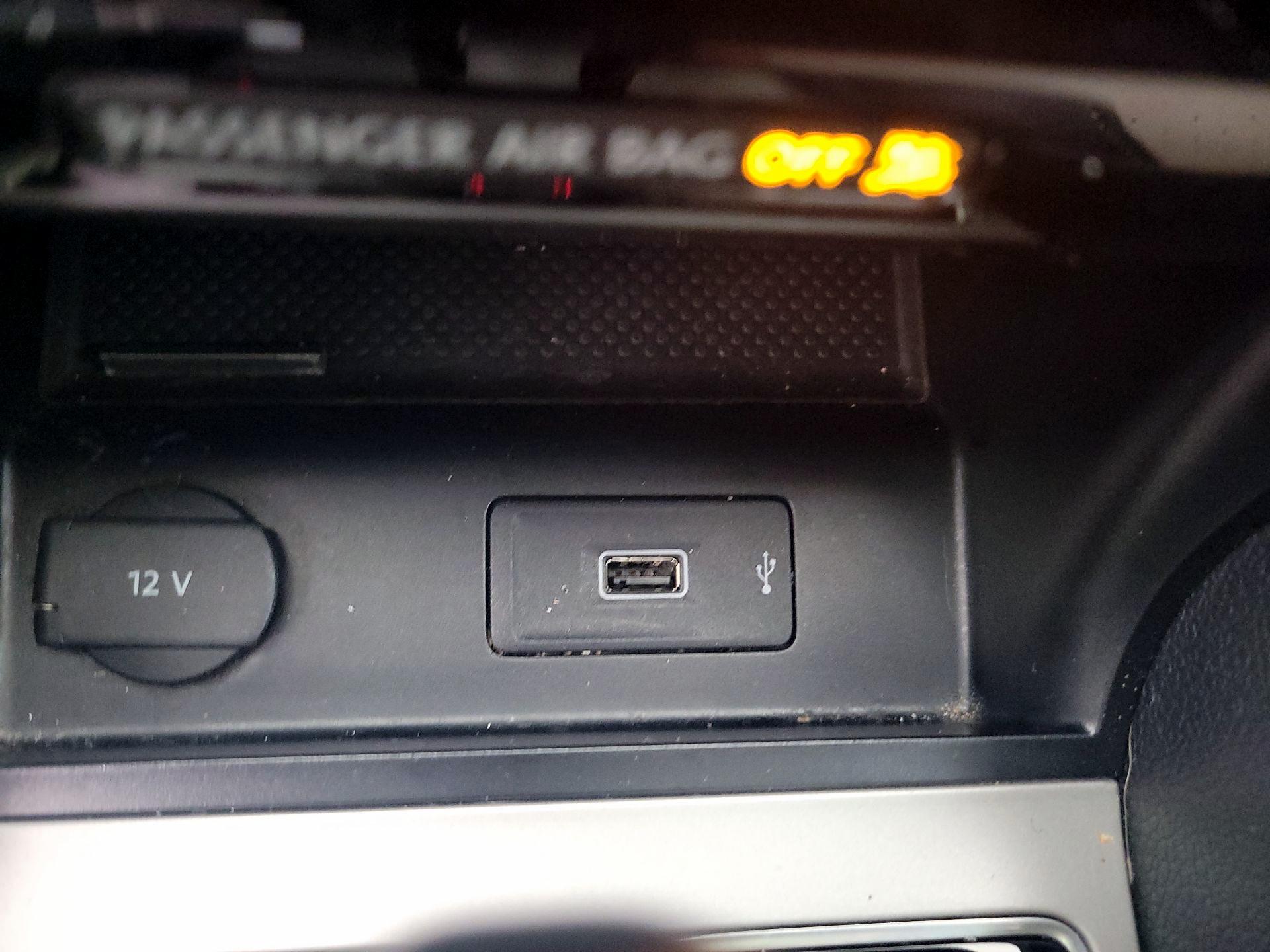 Thumbnail: 2020 Volkswagen Passat - 18