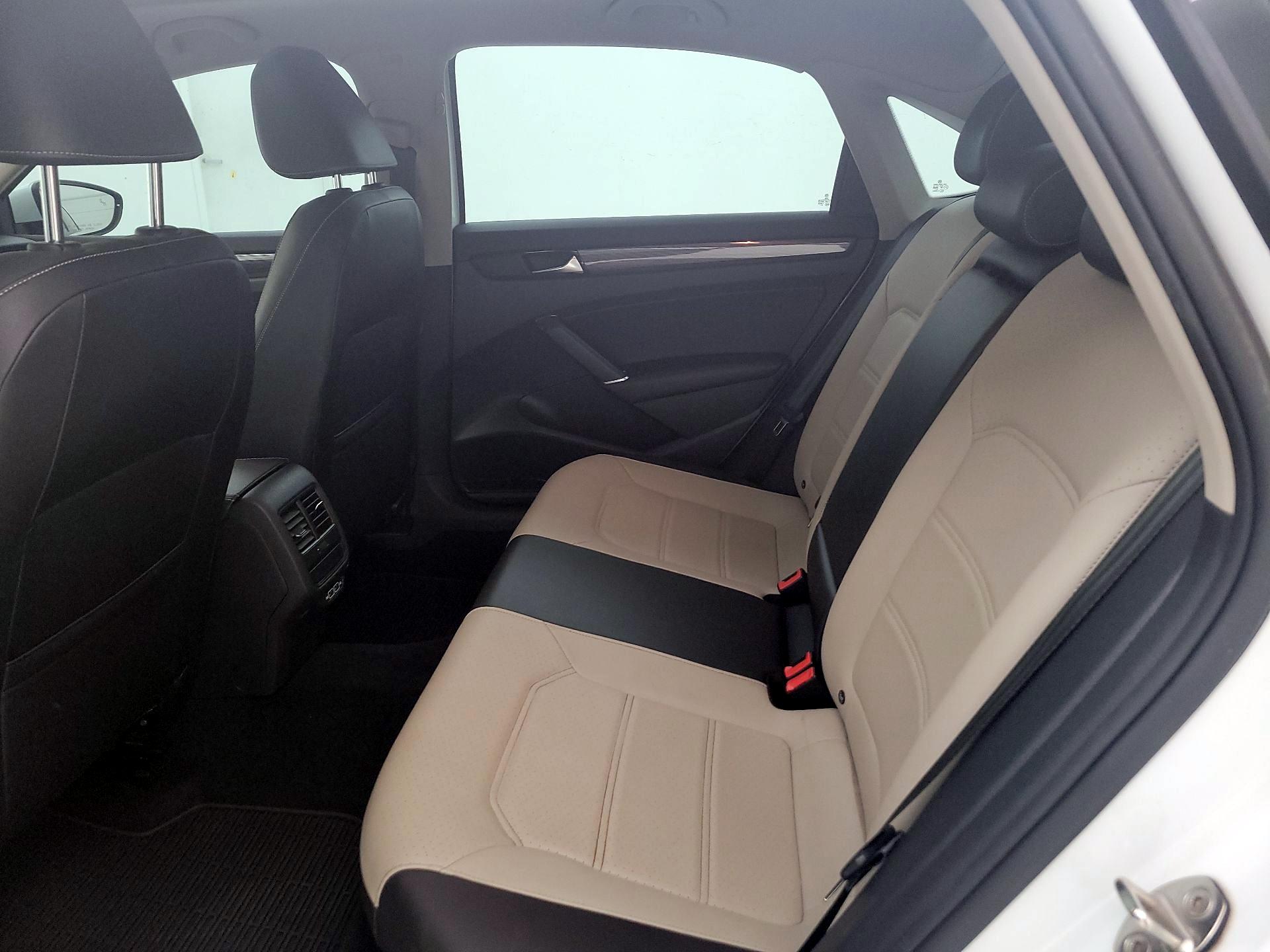 Thumbnail: 2020 Volkswagen Passat - 20