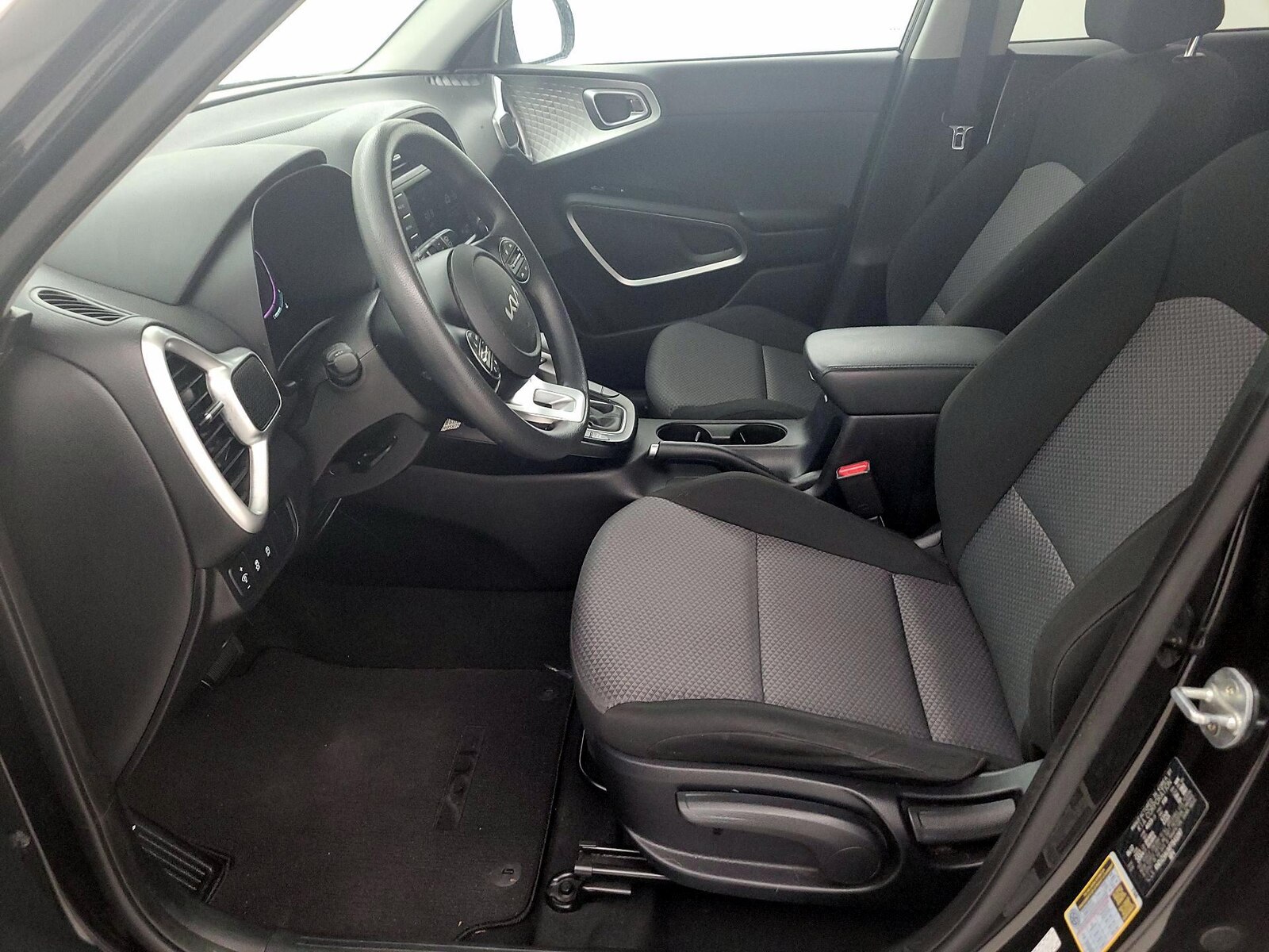2023 Kia Soul LX - Photo 12