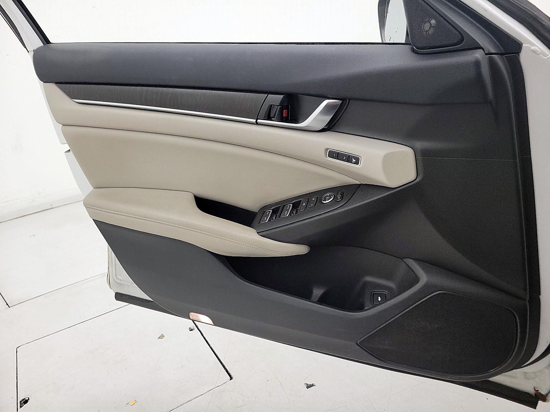 Thumbnail: 2018 Honda Accord - 12