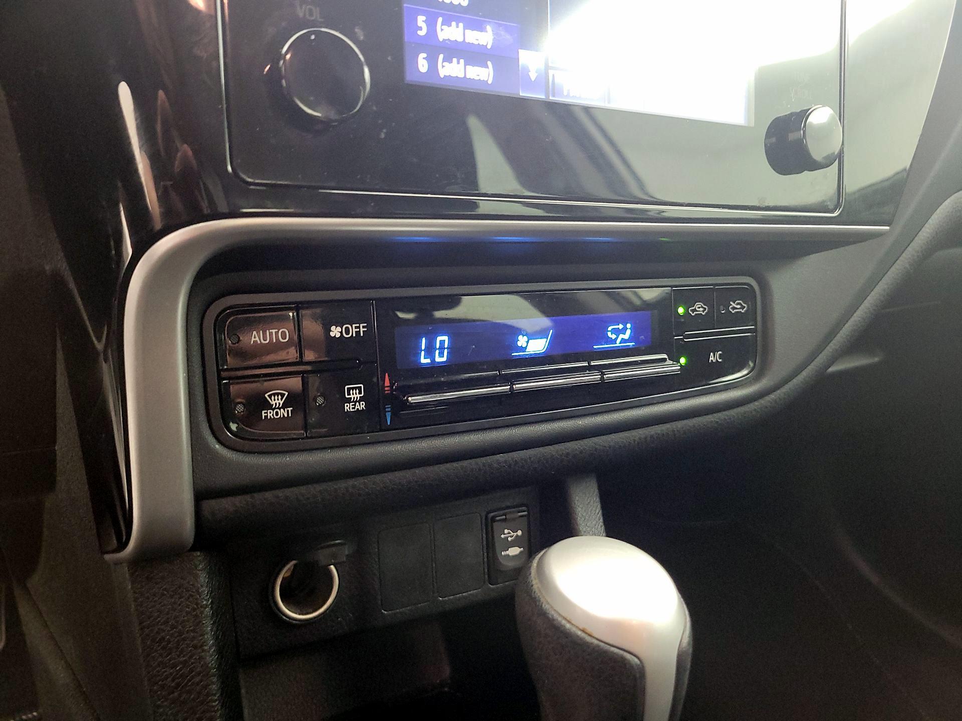 Thumbnail: 2017 Toyota Corolla - 16