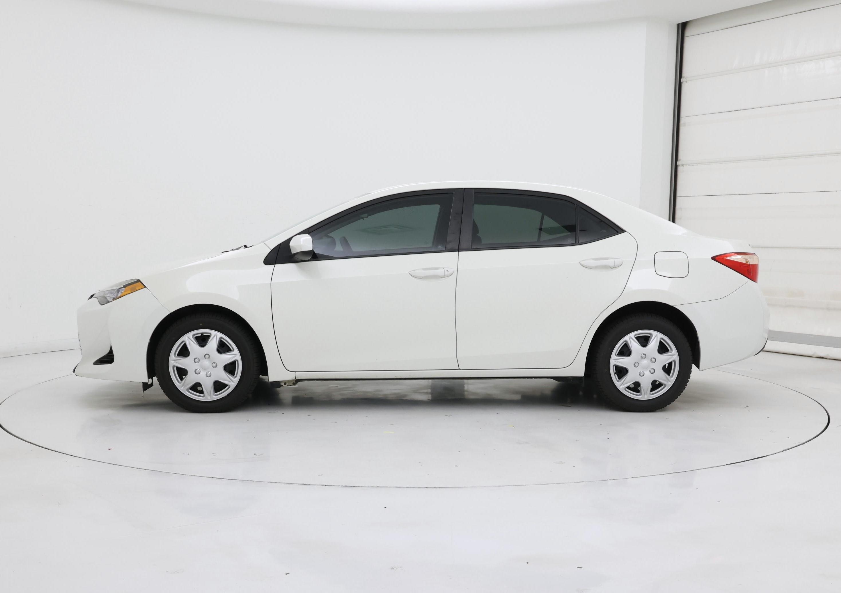 Thumbnail: 2017 Toyota Corolla - 3