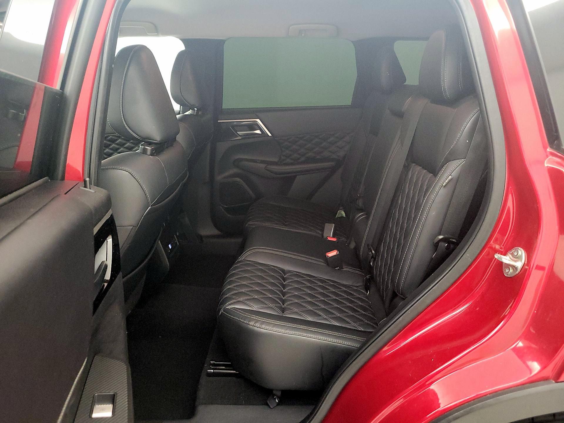 Thumbnail: 2022 Mitsubishi Outlander - 20