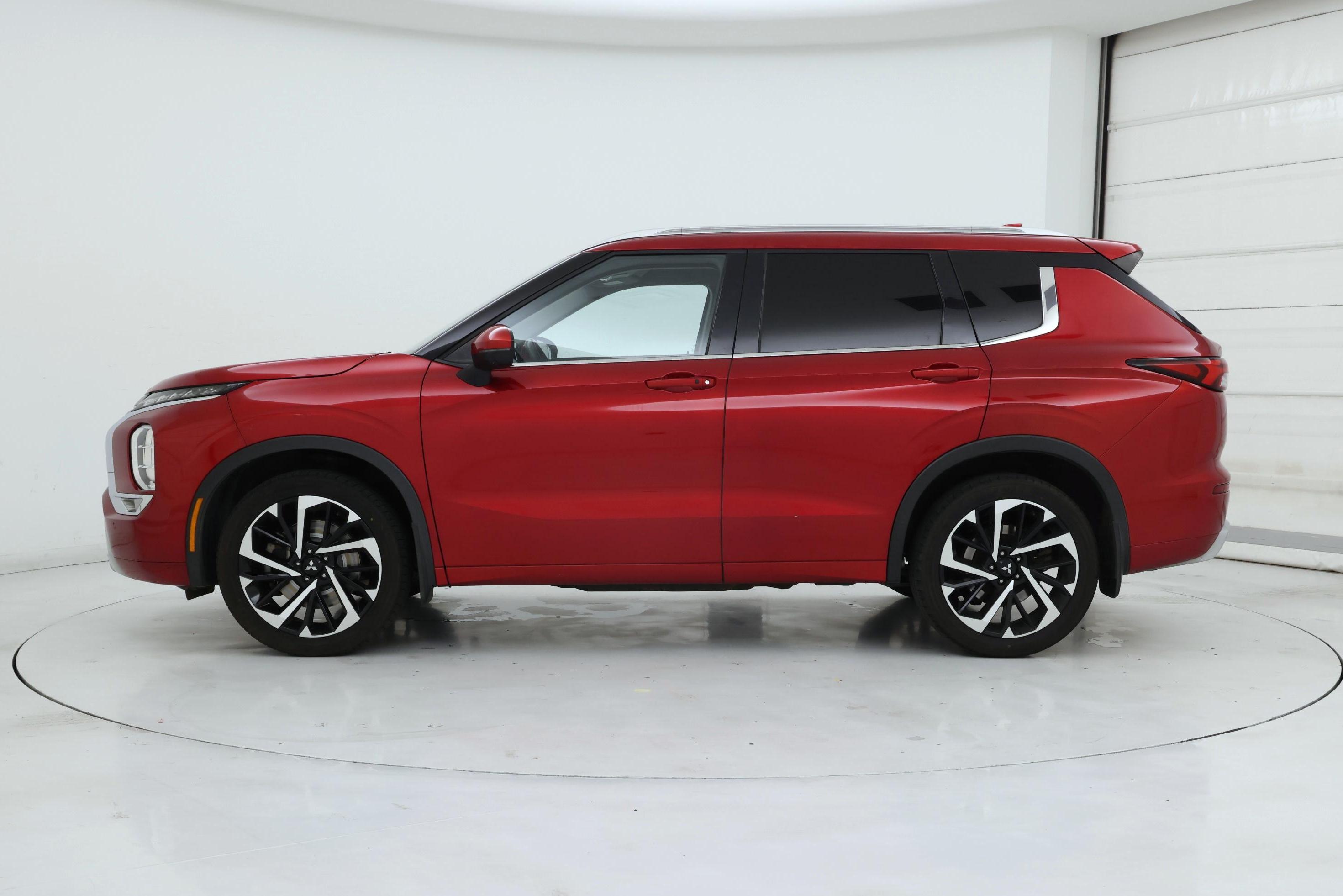 Thumbnail: 2022 Mitsubishi Outlander - 3