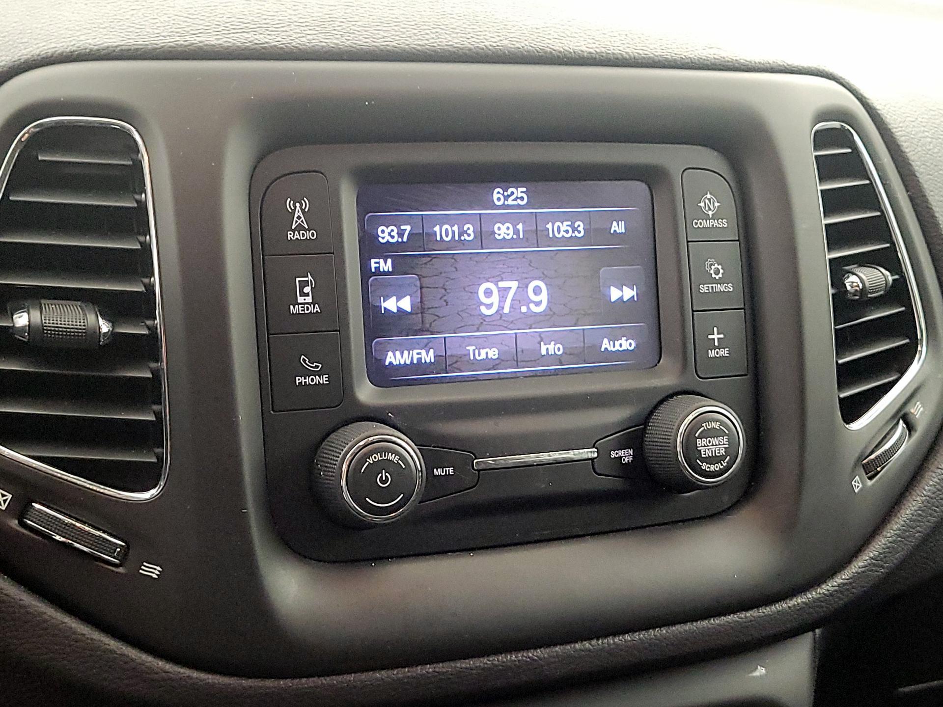 Thumbnail: 2017 Jeep Compass - 14