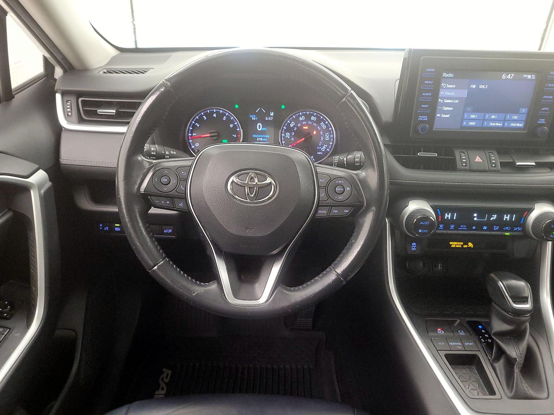 Thumbnail: 2019 Toyota RAV4 - 10