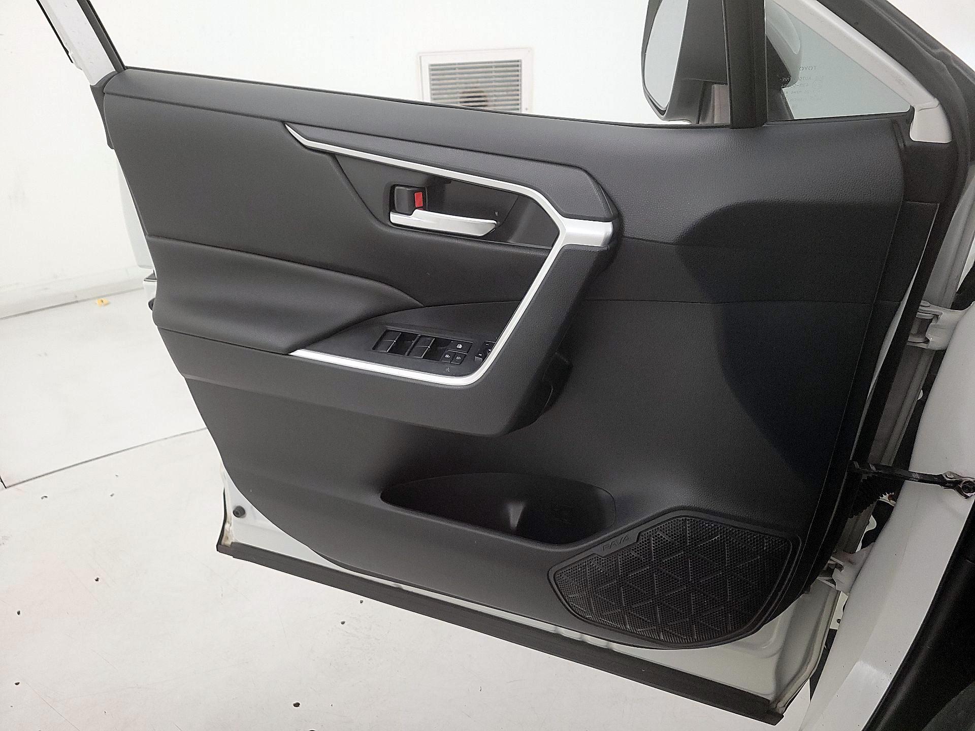 Thumbnail: 2019 Toyota RAV4 - 12