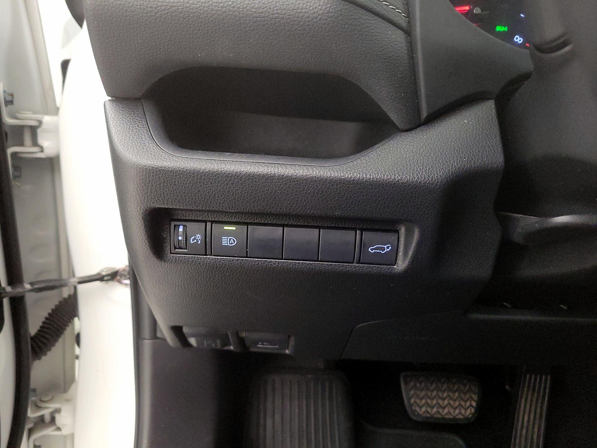 Thumbnail: 2019 Toyota RAV4 - 13