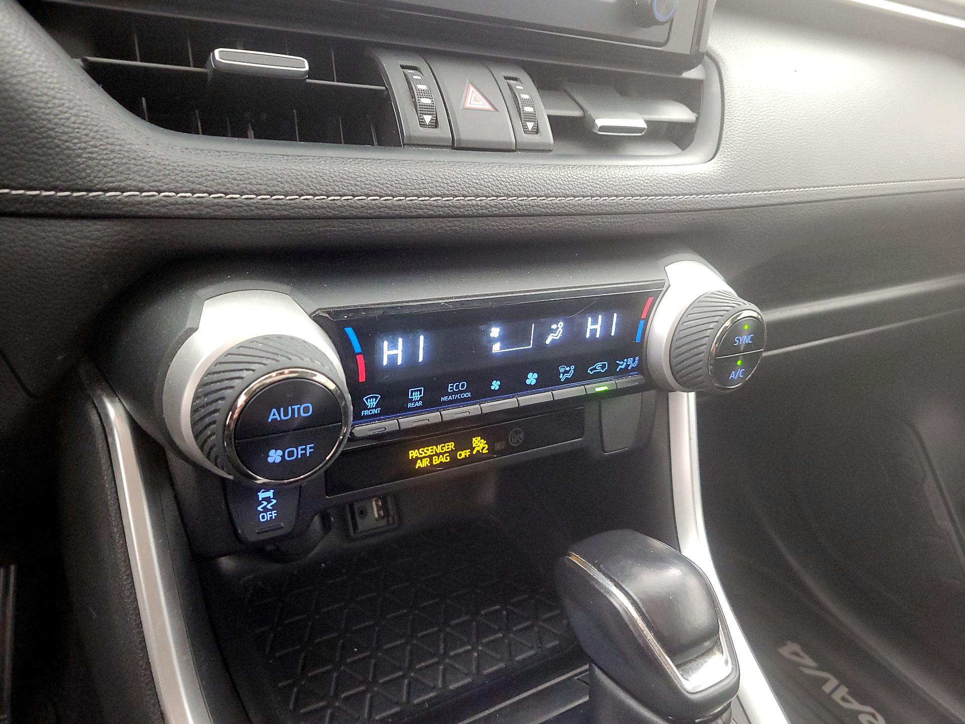 Thumbnail: 2019 Toyota RAV4 - 16