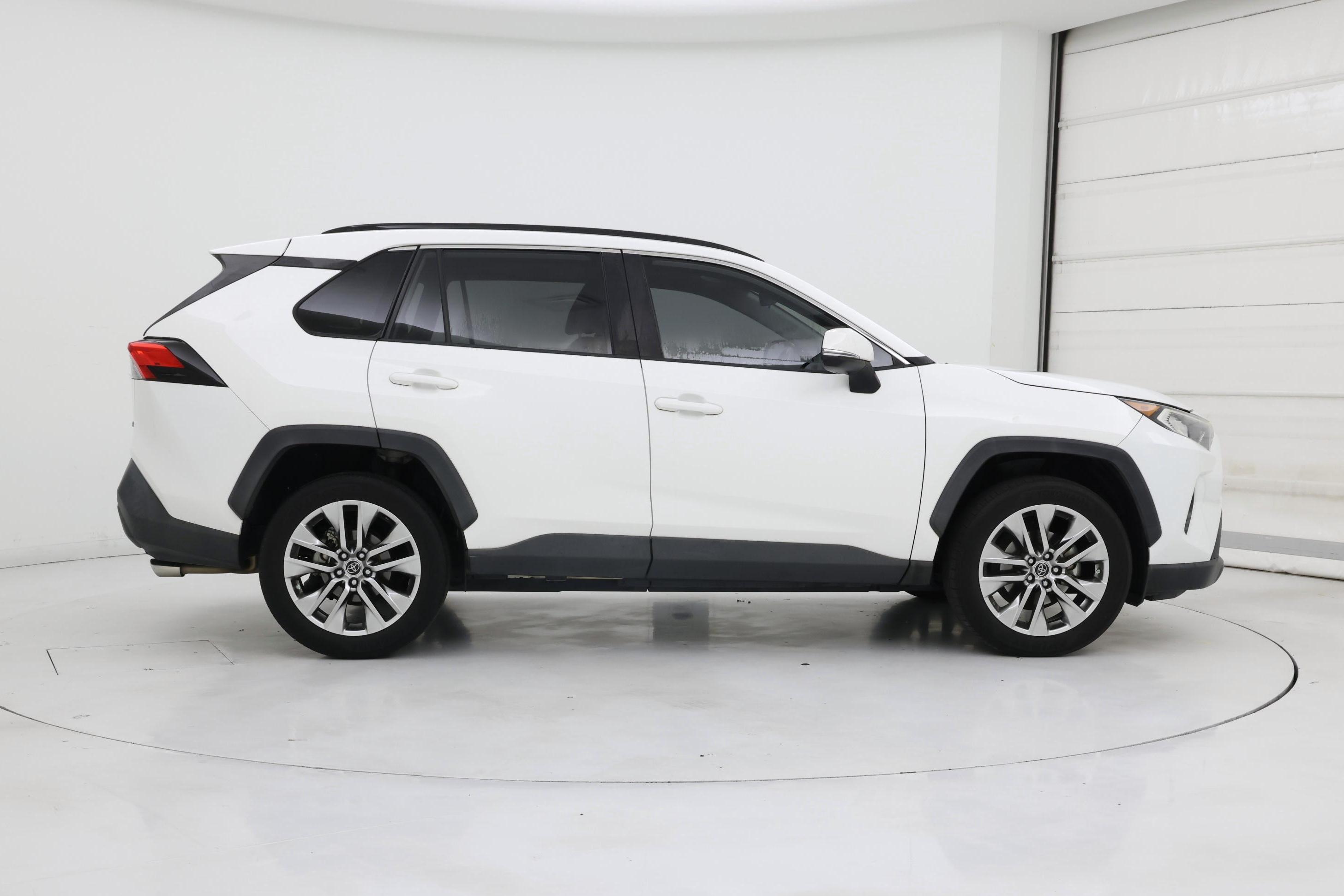 Thumbnail: 2019 Toyota RAV4 - 7