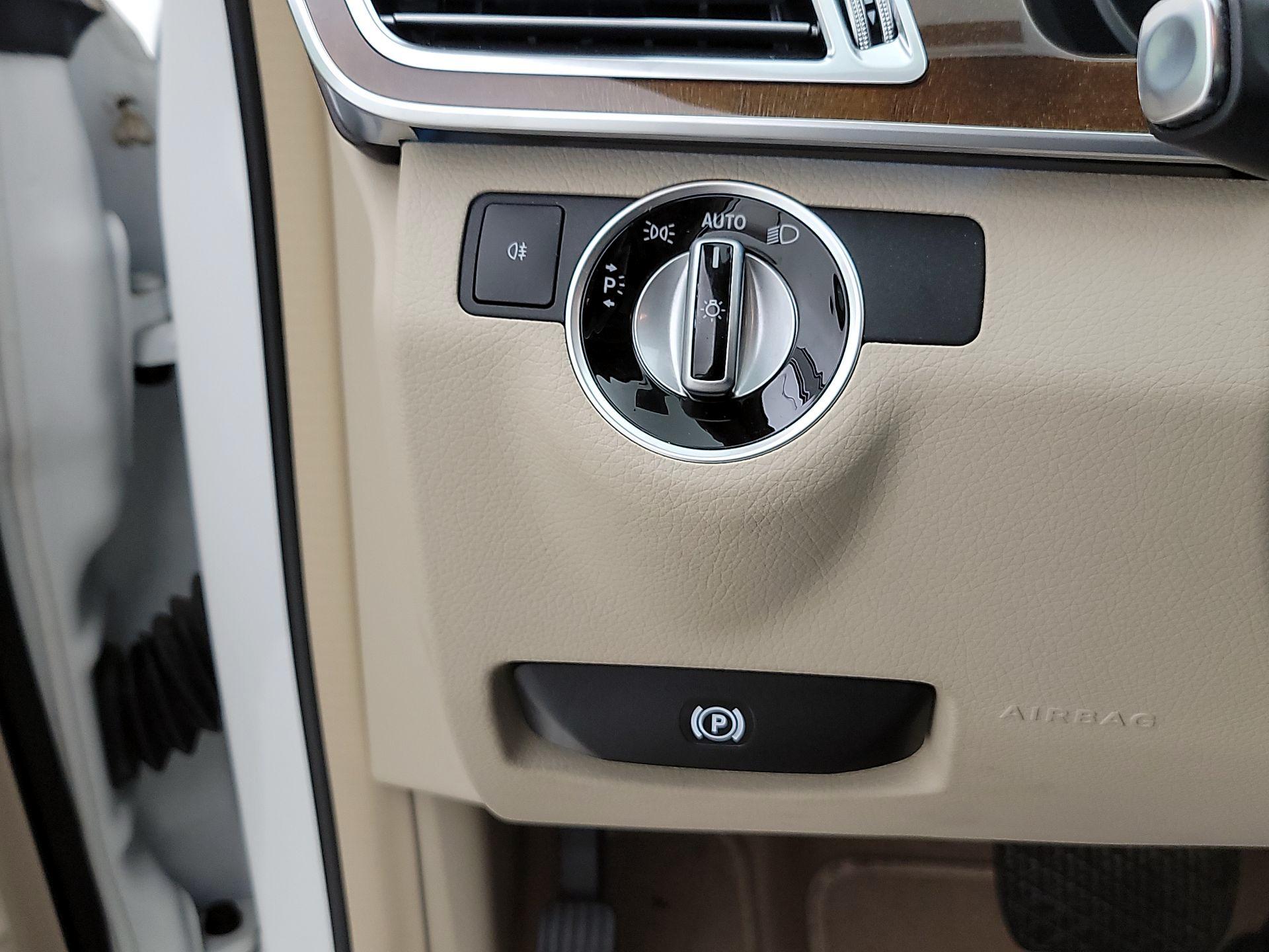 Thumbnail: 2016 Mercedes-Benz E-Class - 13