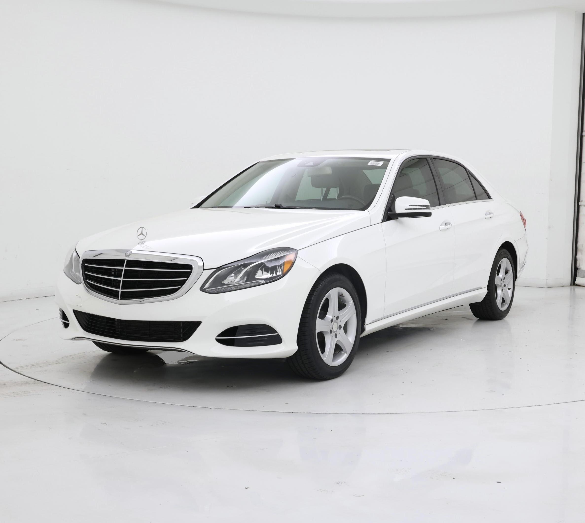 Thumbnail: 2016 Mercedes-Benz E-Class - 4