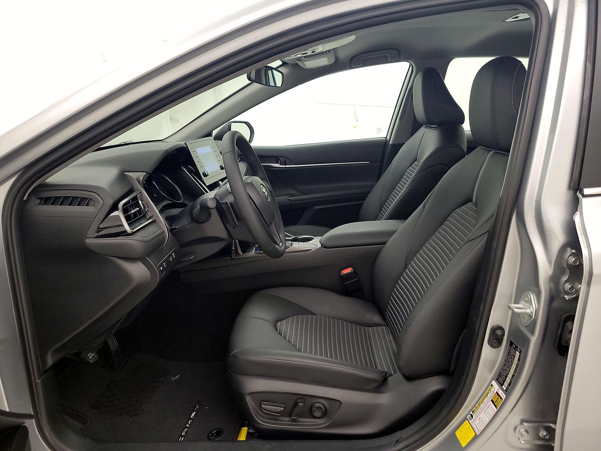 Thumbnail: 2022 Toyota Camry - 11