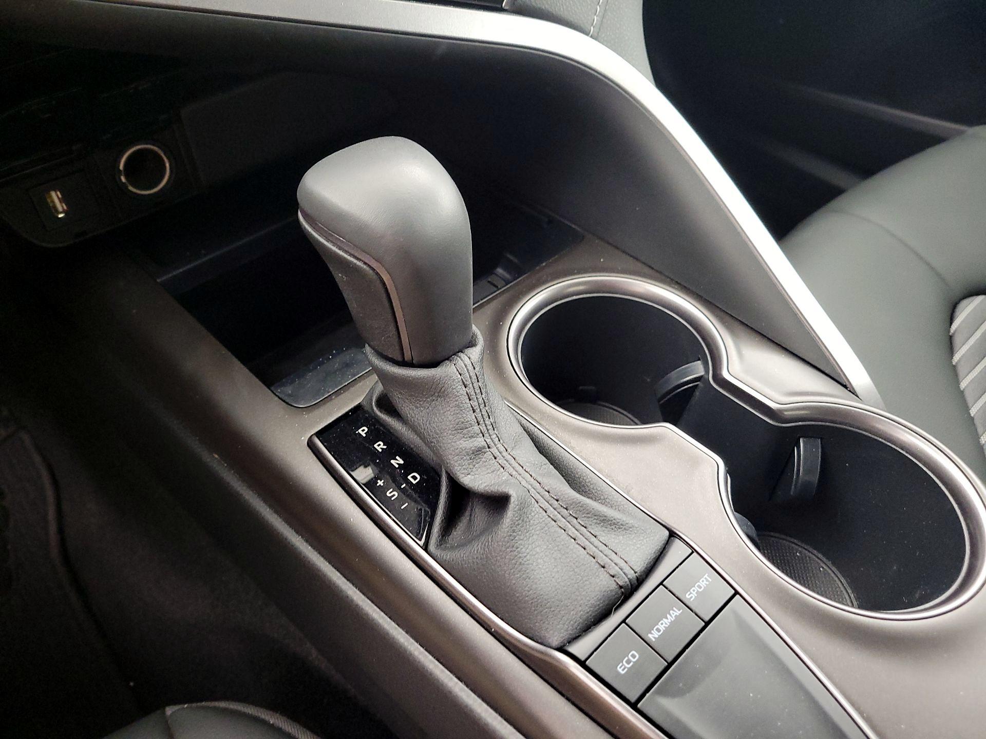 Thumbnail: 2022 Toyota Camry - 17