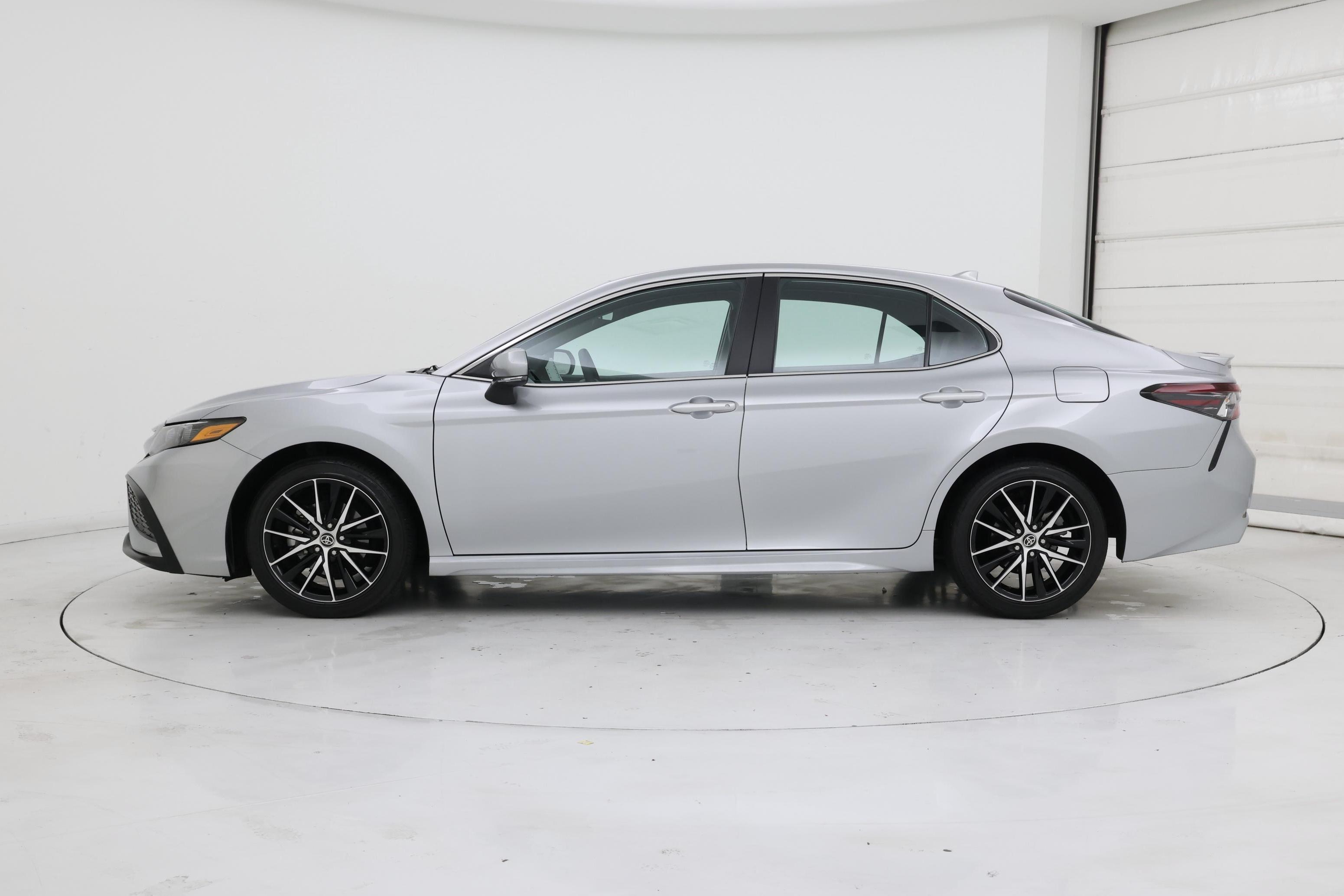 Thumbnail: 2022 Toyota Camry - 3