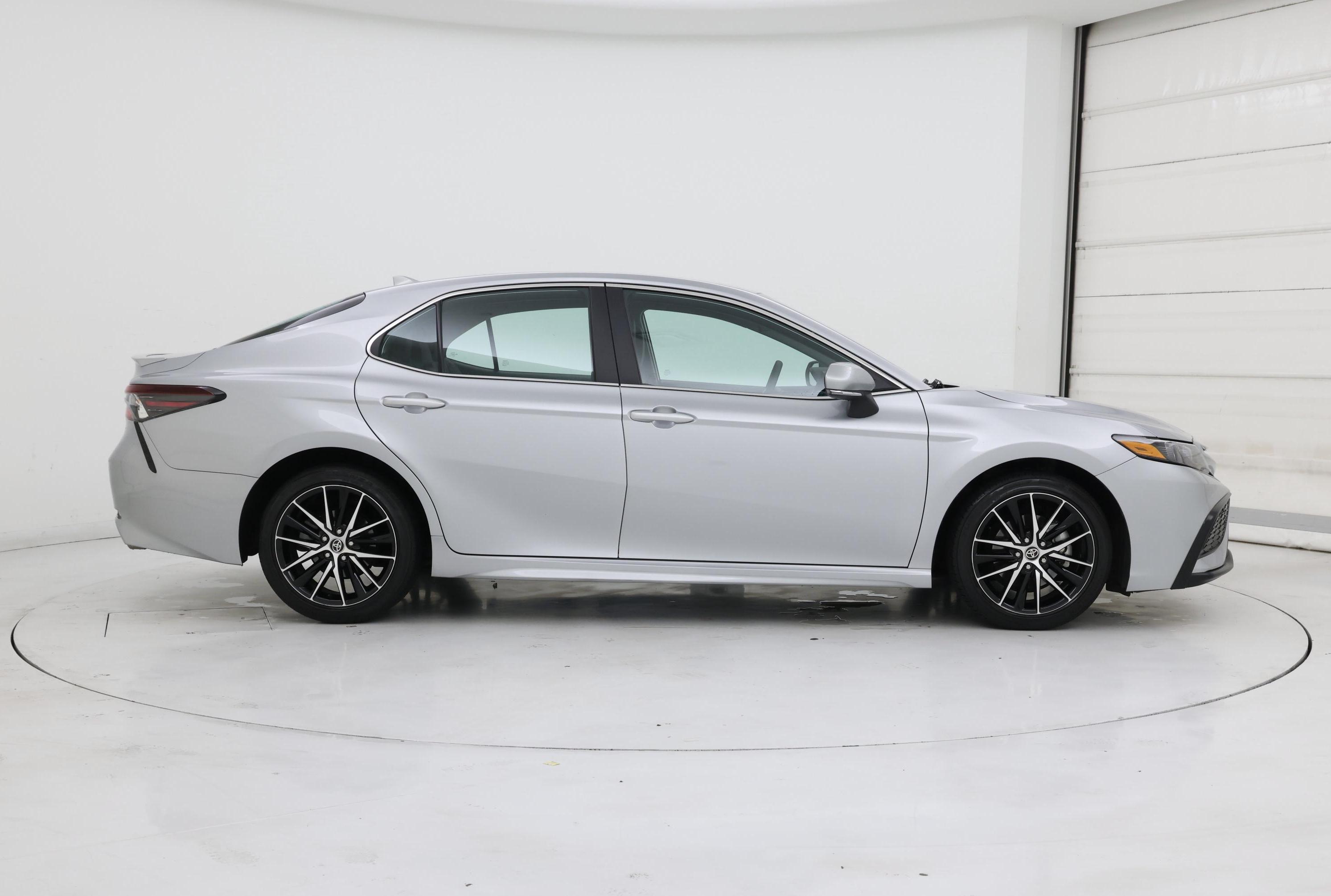 Thumbnail: 2022 Toyota Camry - 7