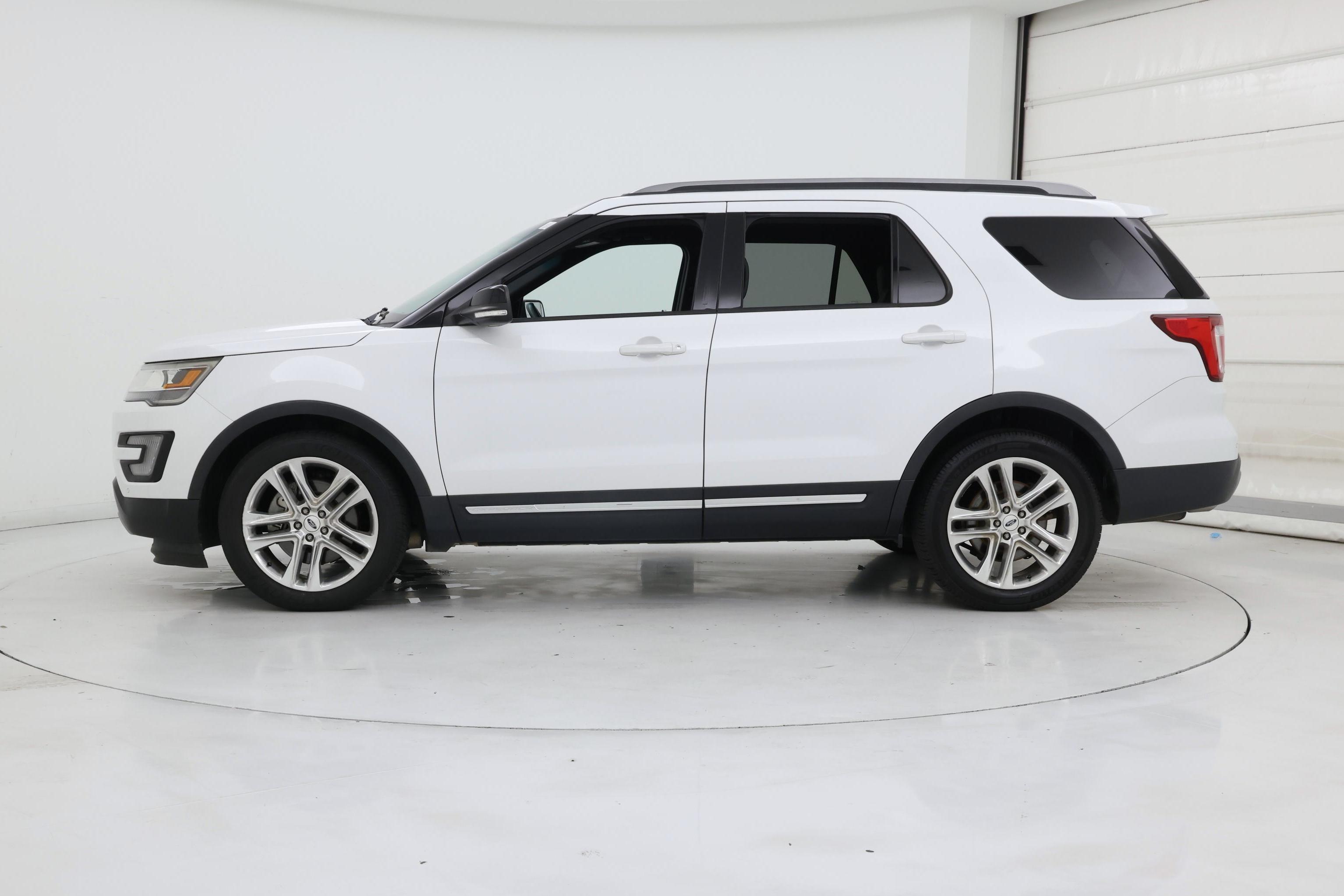 Thumbnail: 2017 Ford Explorer - 3