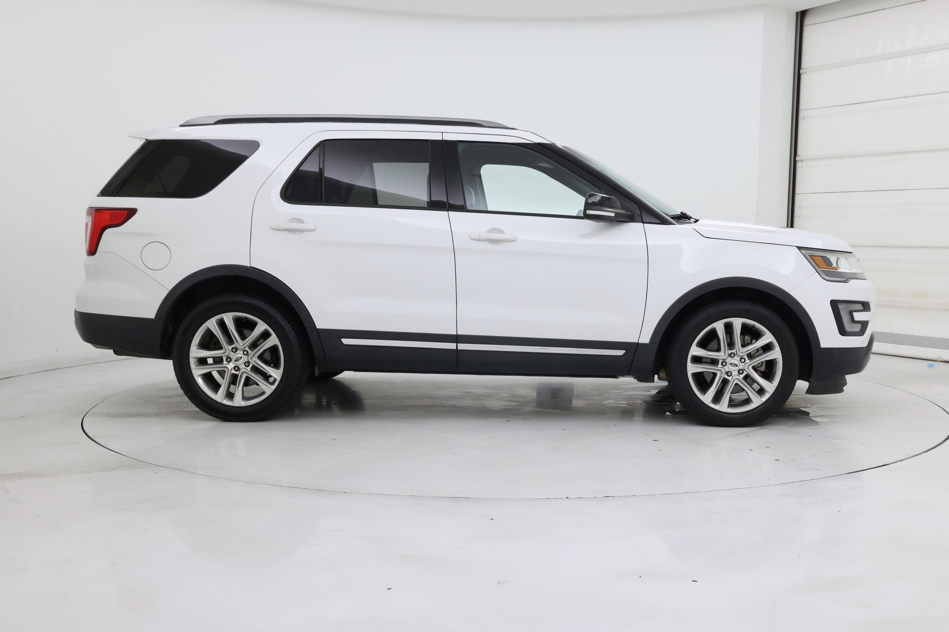 Thumbnail: 2017 Ford Explorer - 7