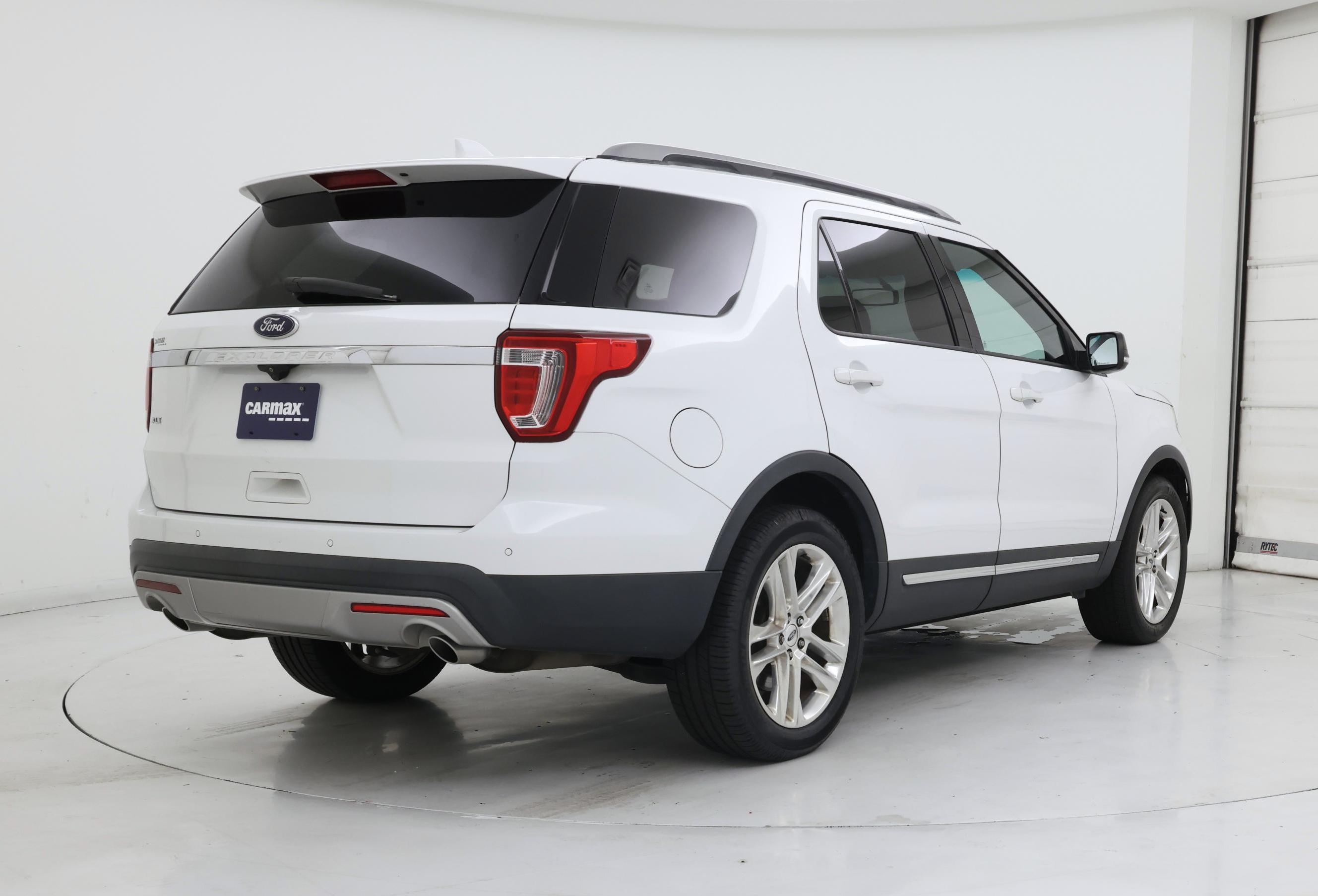 Thumbnail: 2017 Ford Explorer - 8