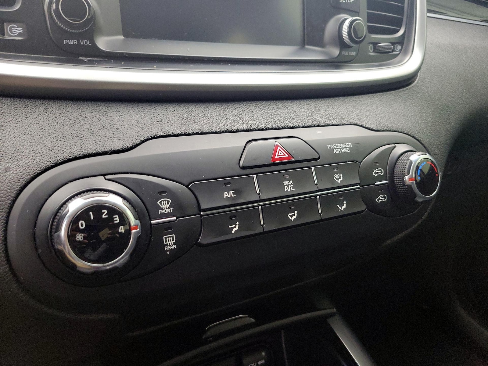 2020 Kia Sorento LX - Photo 17