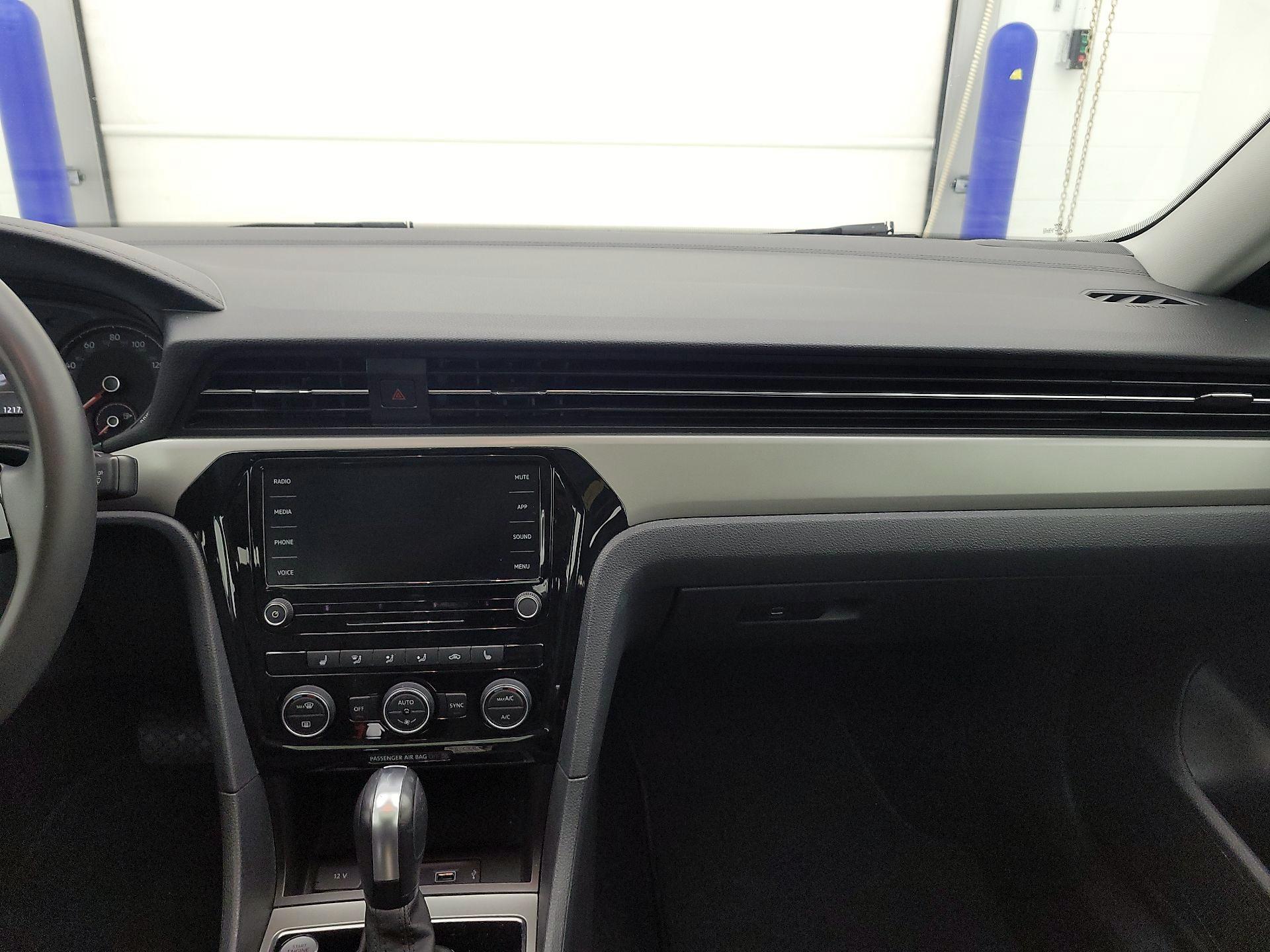 Thumbnail: 2021 Volkswagen Passat - 9