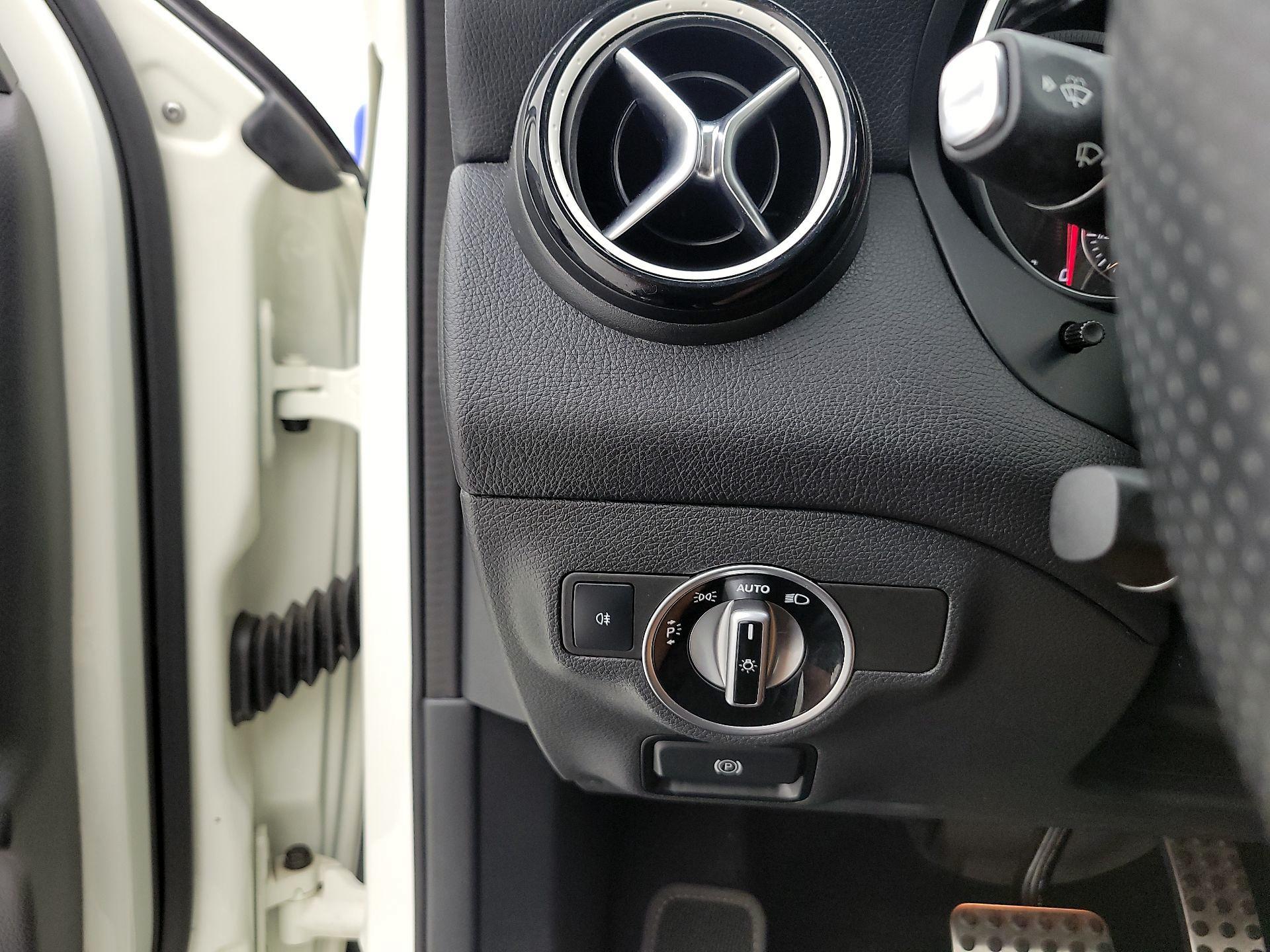 Thumbnail: 2018 Mercedes-Benz GLA - 13