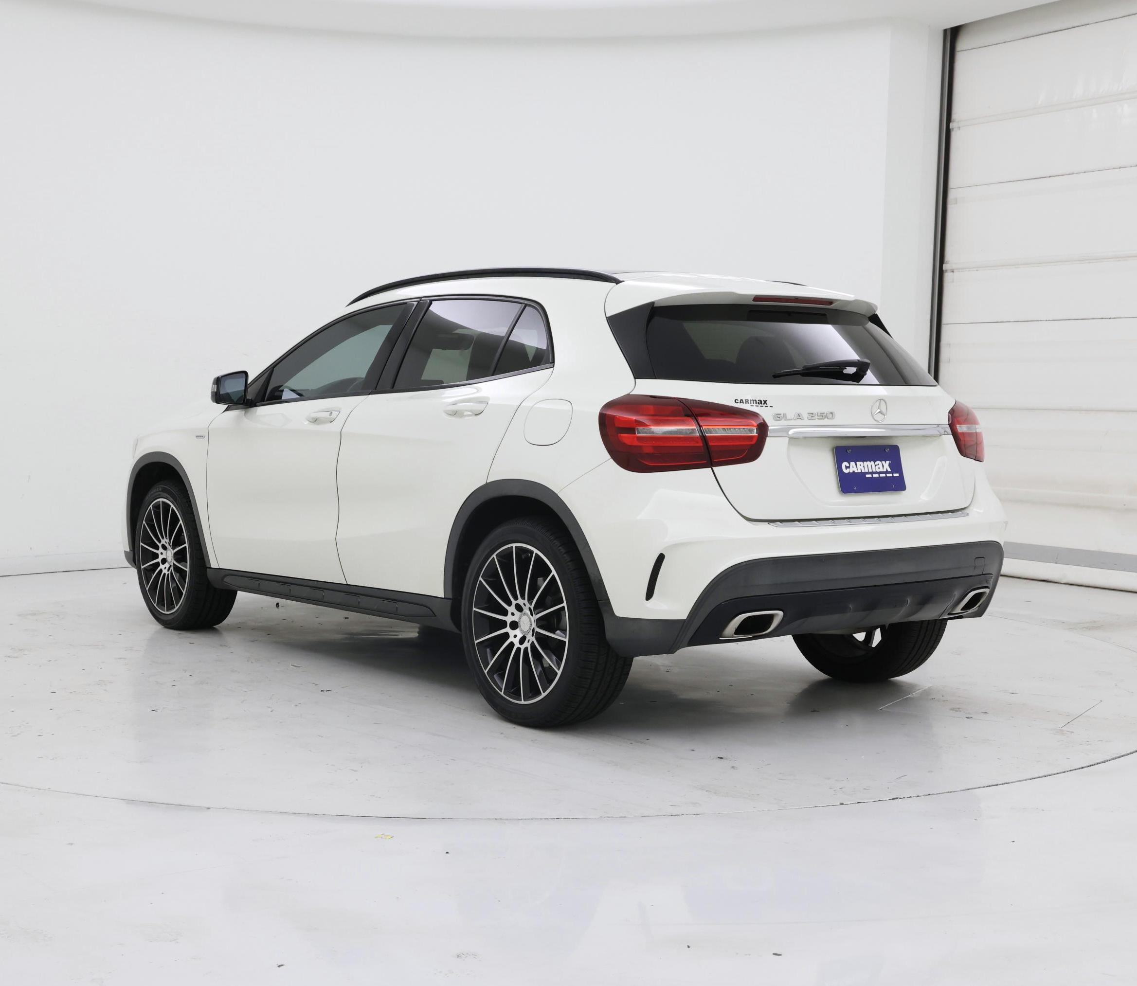 Thumbnail: 2018 Mercedes-Benz GLA - 2