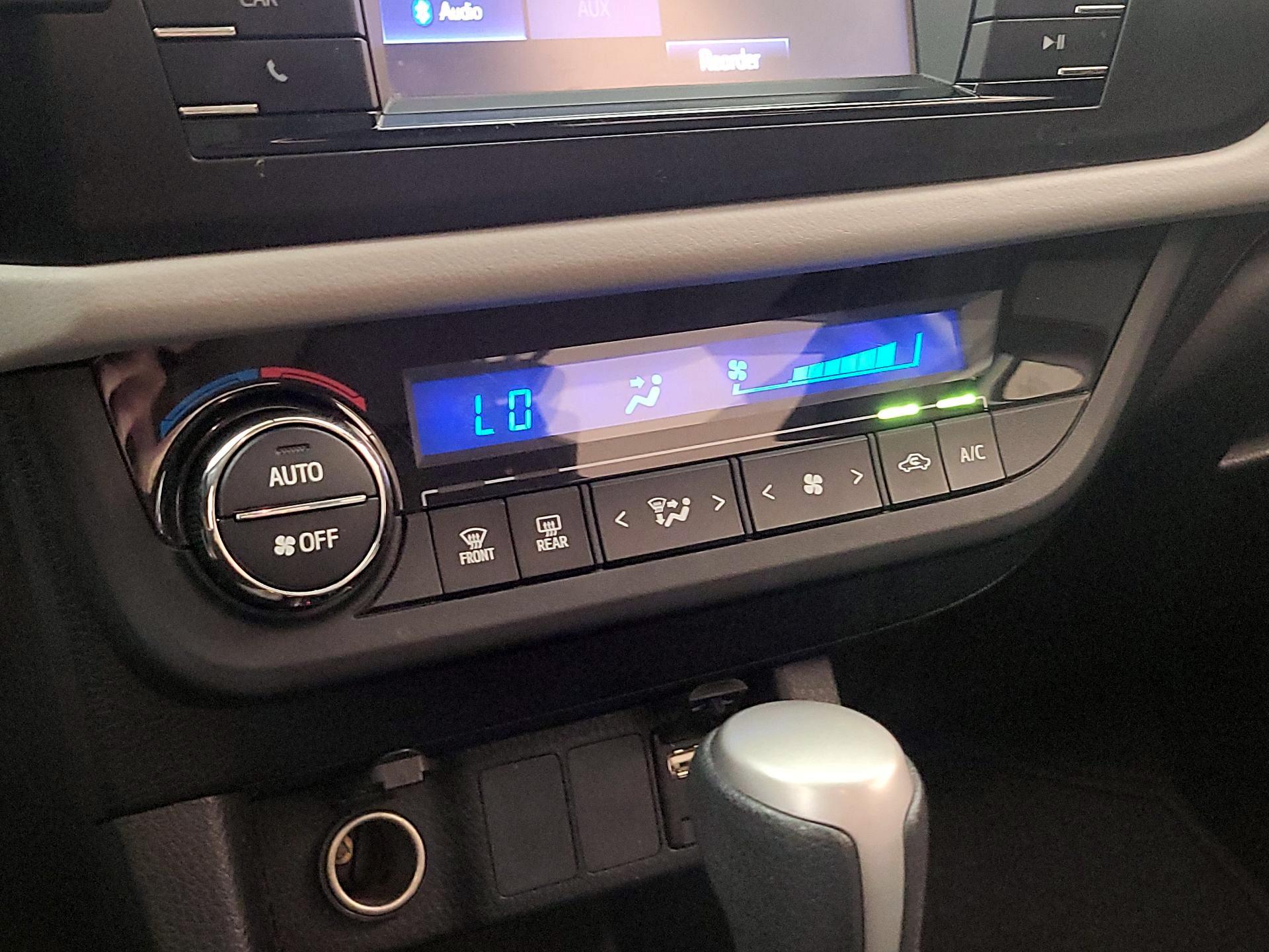 Thumbnail: 2016 Toyota Corolla - 16