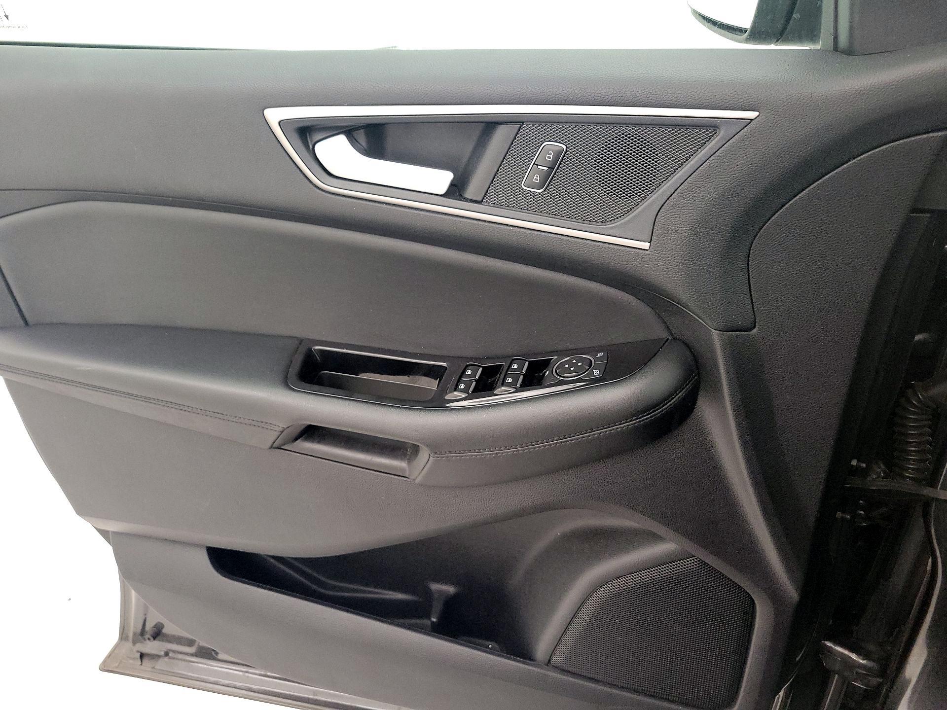 Thumbnail: 2020 Ford Edge - 12