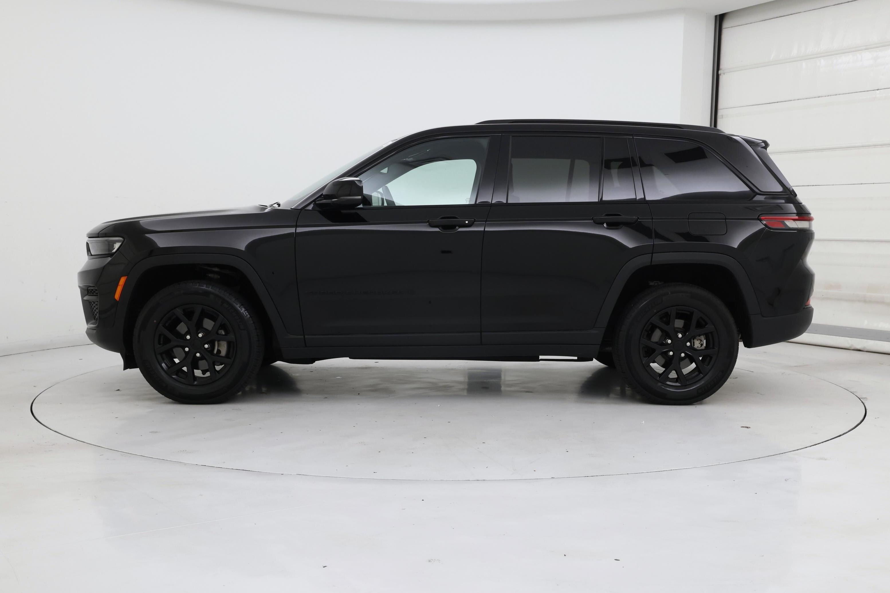 Thumbnail: 2024 Jeep Grand Cherokee - 3