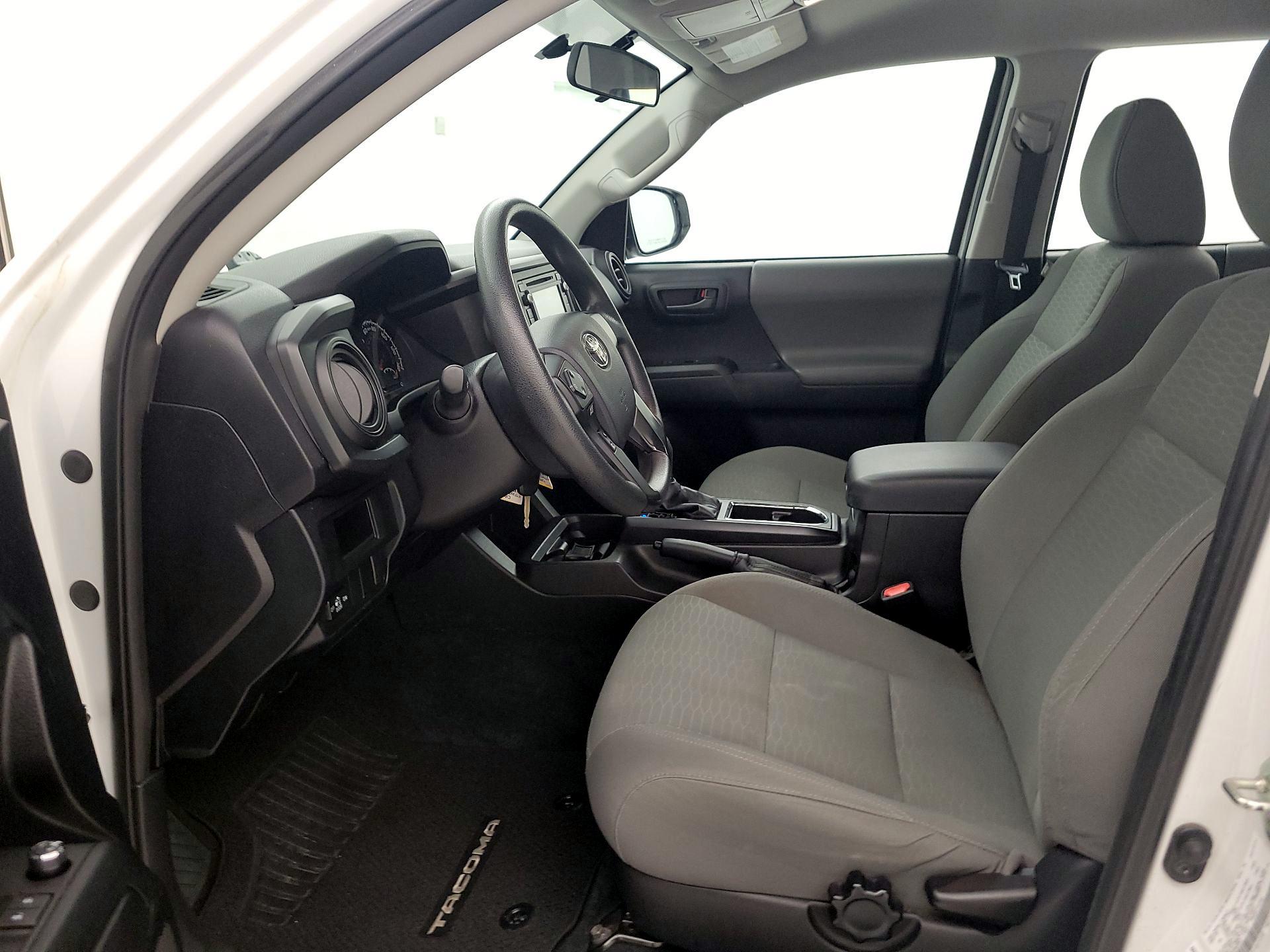 Thumbnail: 2016 Toyota Tacoma - 11