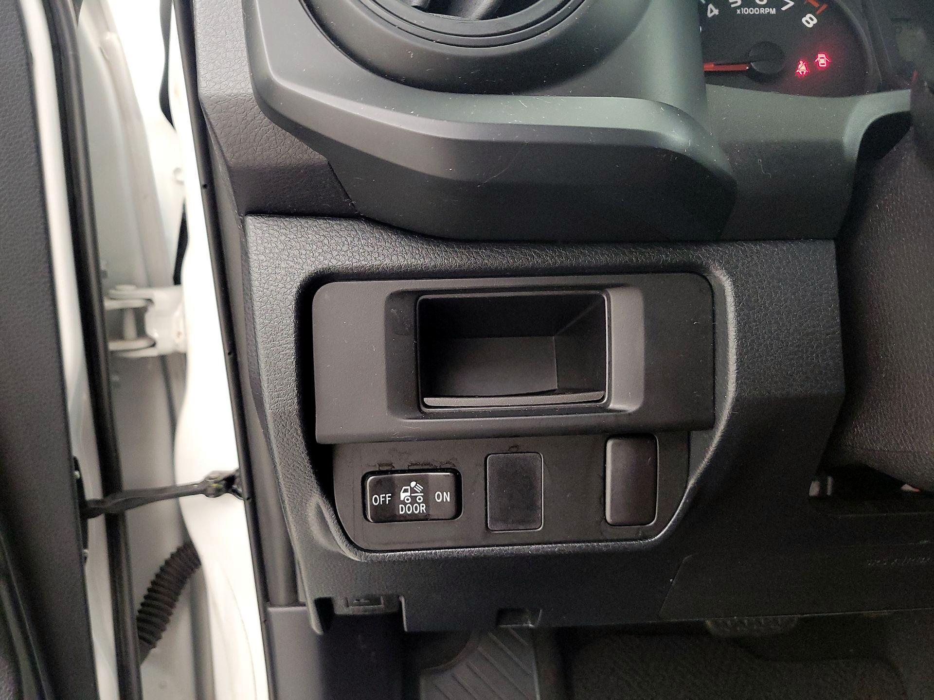 Thumbnail: 2016 Toyota Tacoma - 13