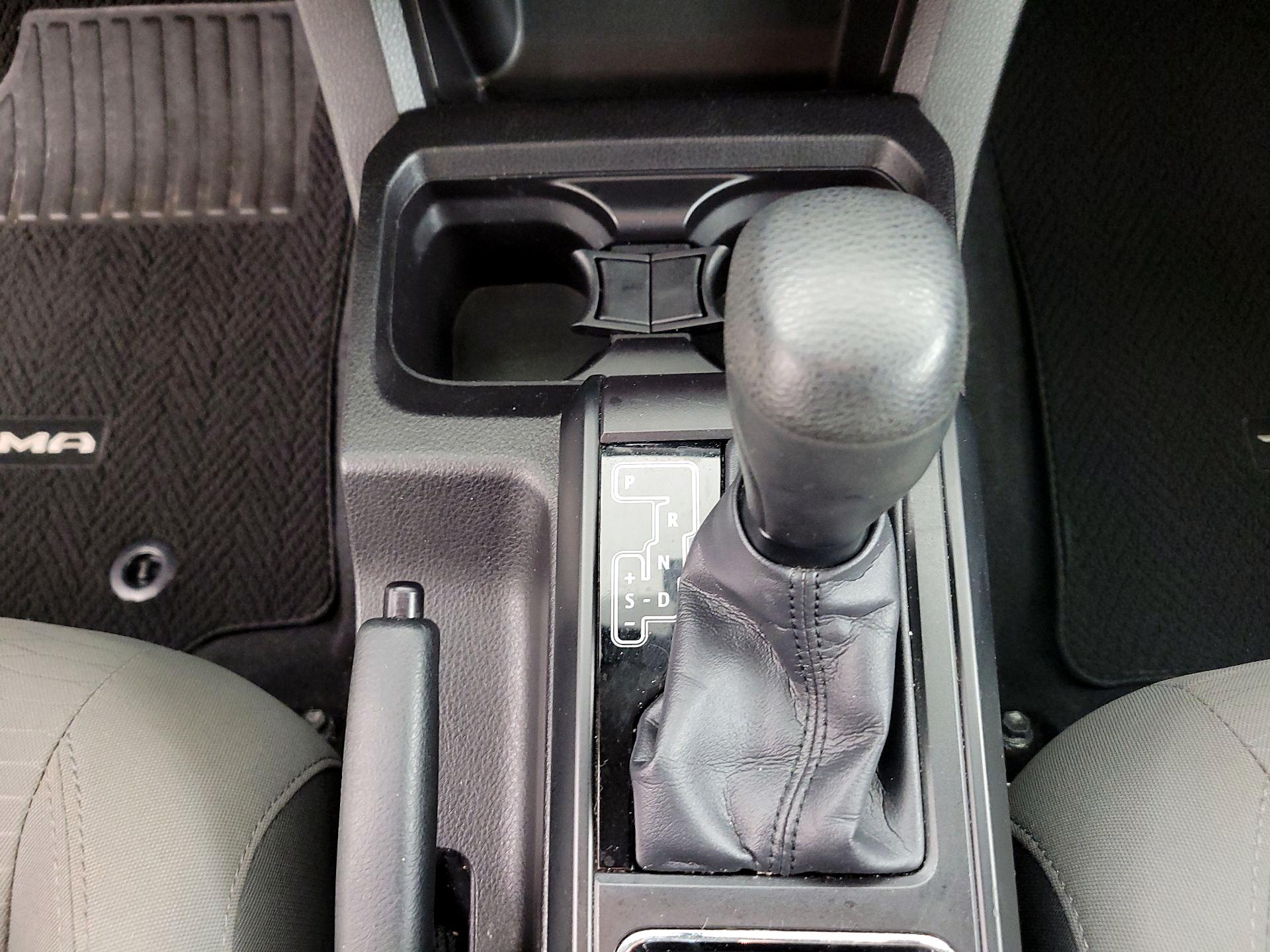 Thumbnail: 2016 Toyota Tacoma - 17