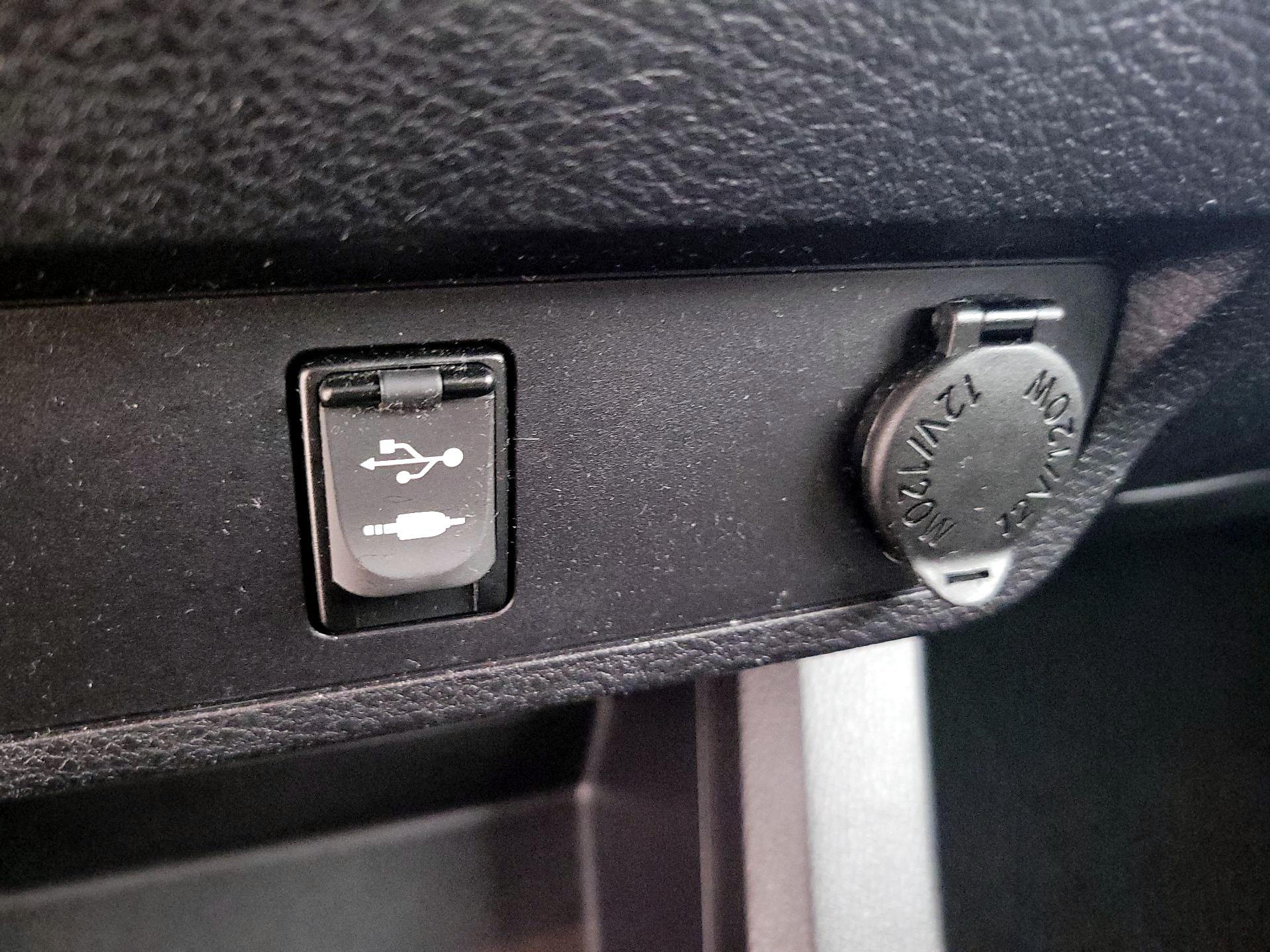 Thumbnail: 2016 Toyota Tacoma - 18