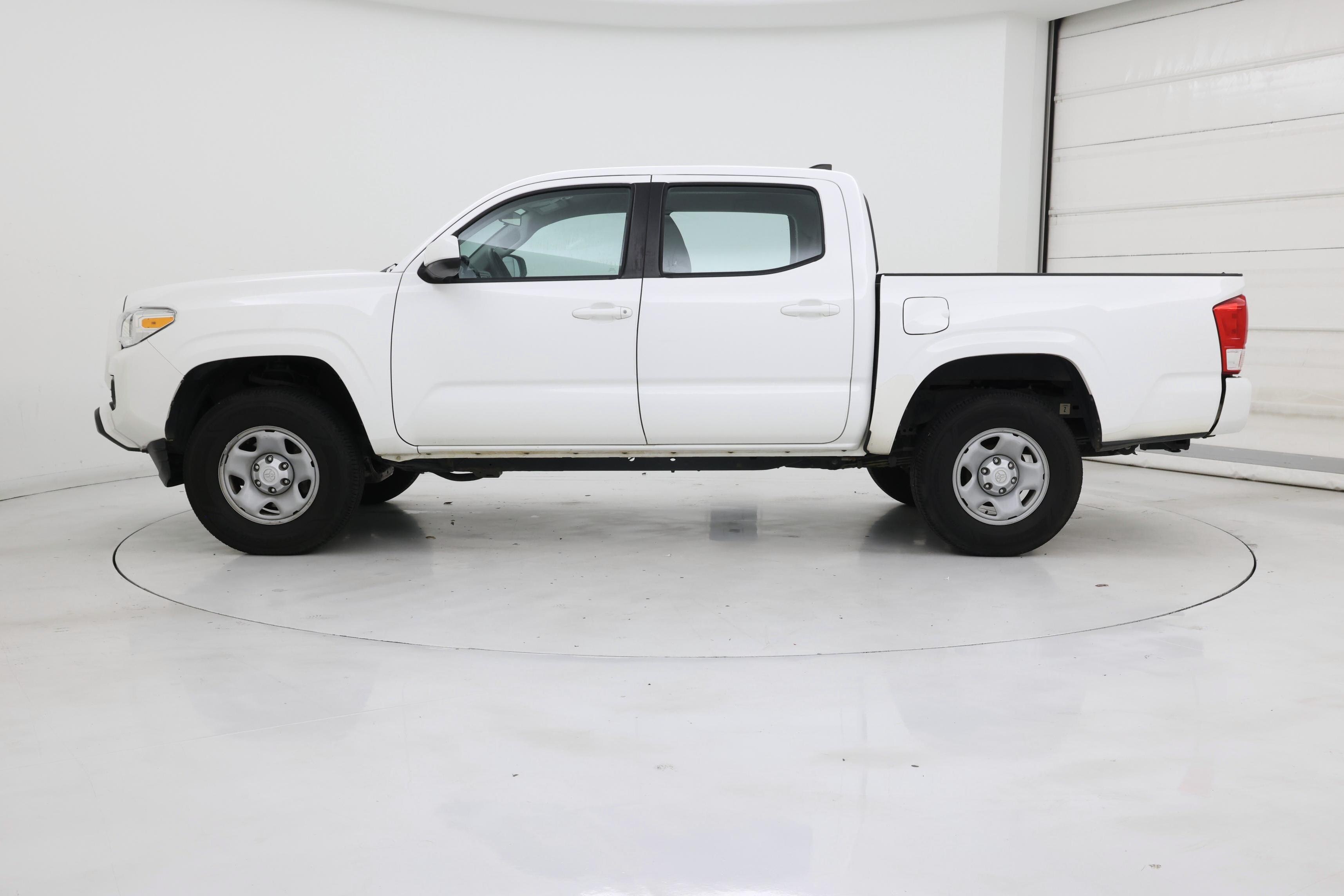 Thumbnail: 2016 Toyota Tacoma - 3