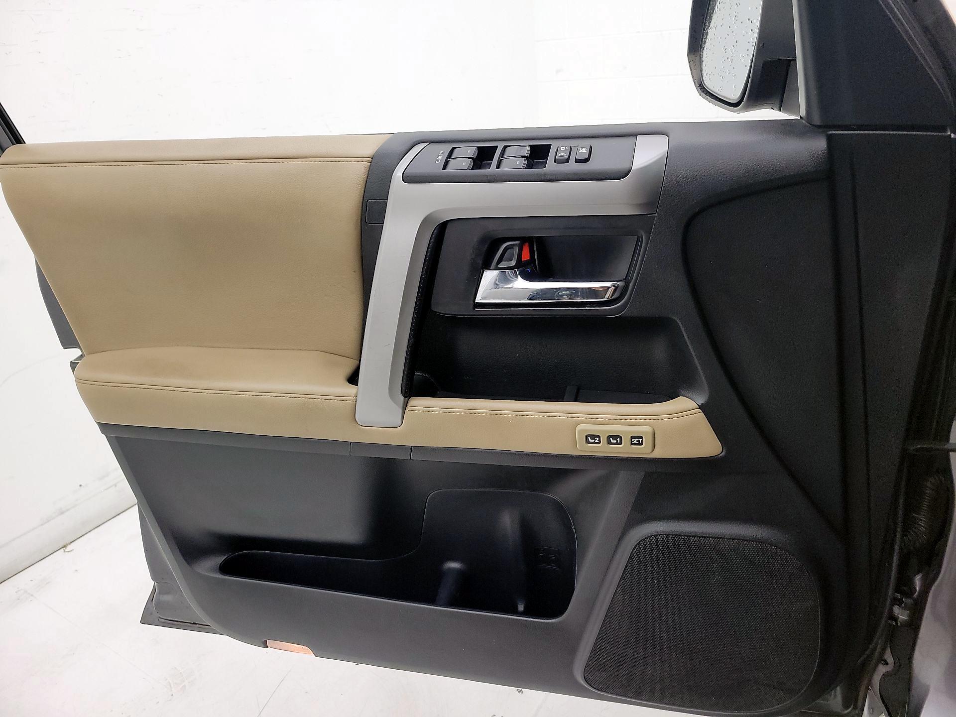 Thumbnail: 2016 Toyota 4Runner - 12