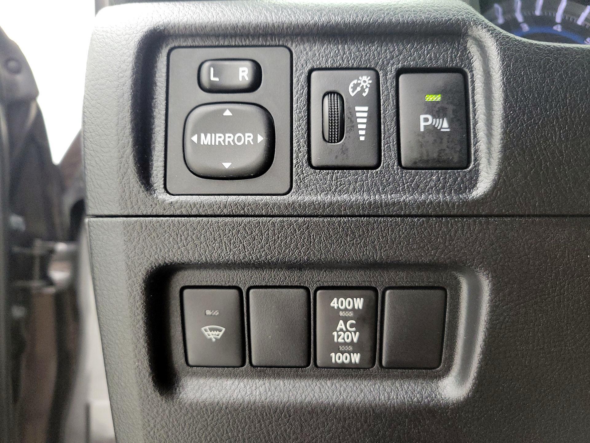 Thumbnail: 2016 Toyota 4Runner - 13
